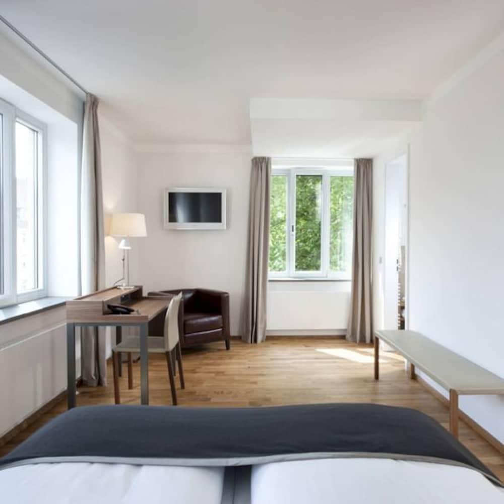 Set de Habitación Qube Hotel Bergheim