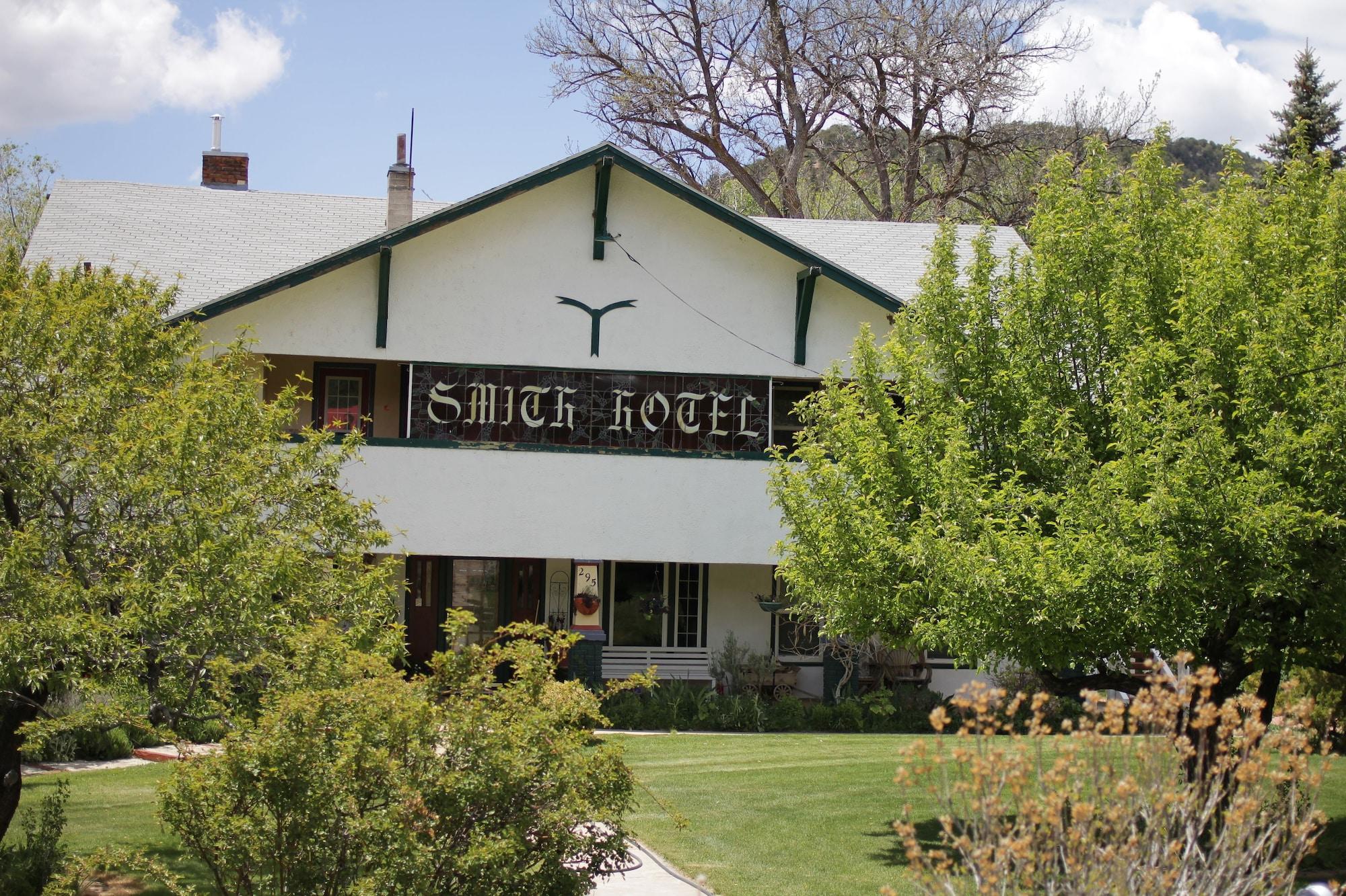 Vista Exterior Historic Smith Hotel B&B