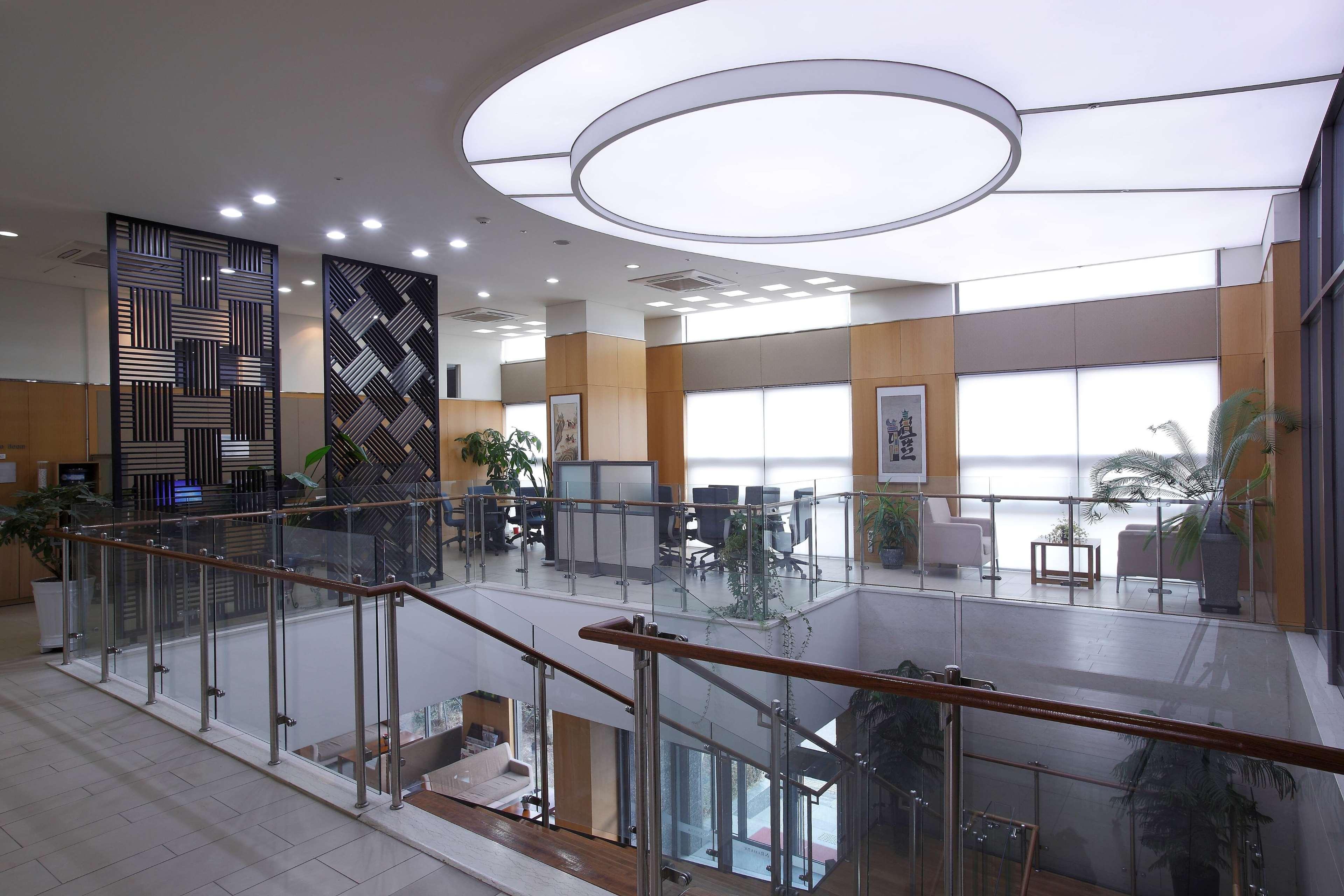 Vista Lobby Ramada by Wyndham Dongtan Hotel