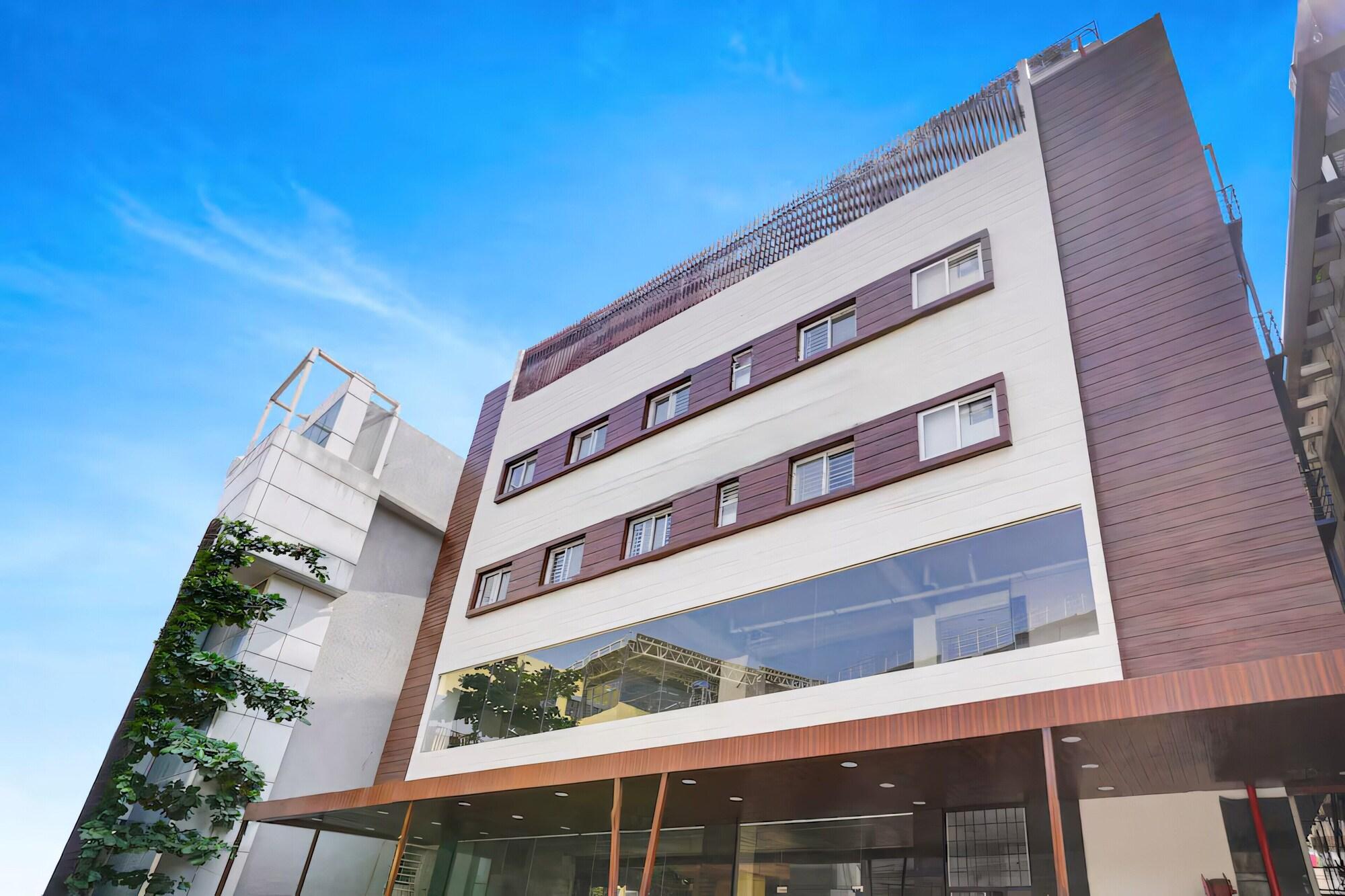Vista Exterior RG Suites Silkboard