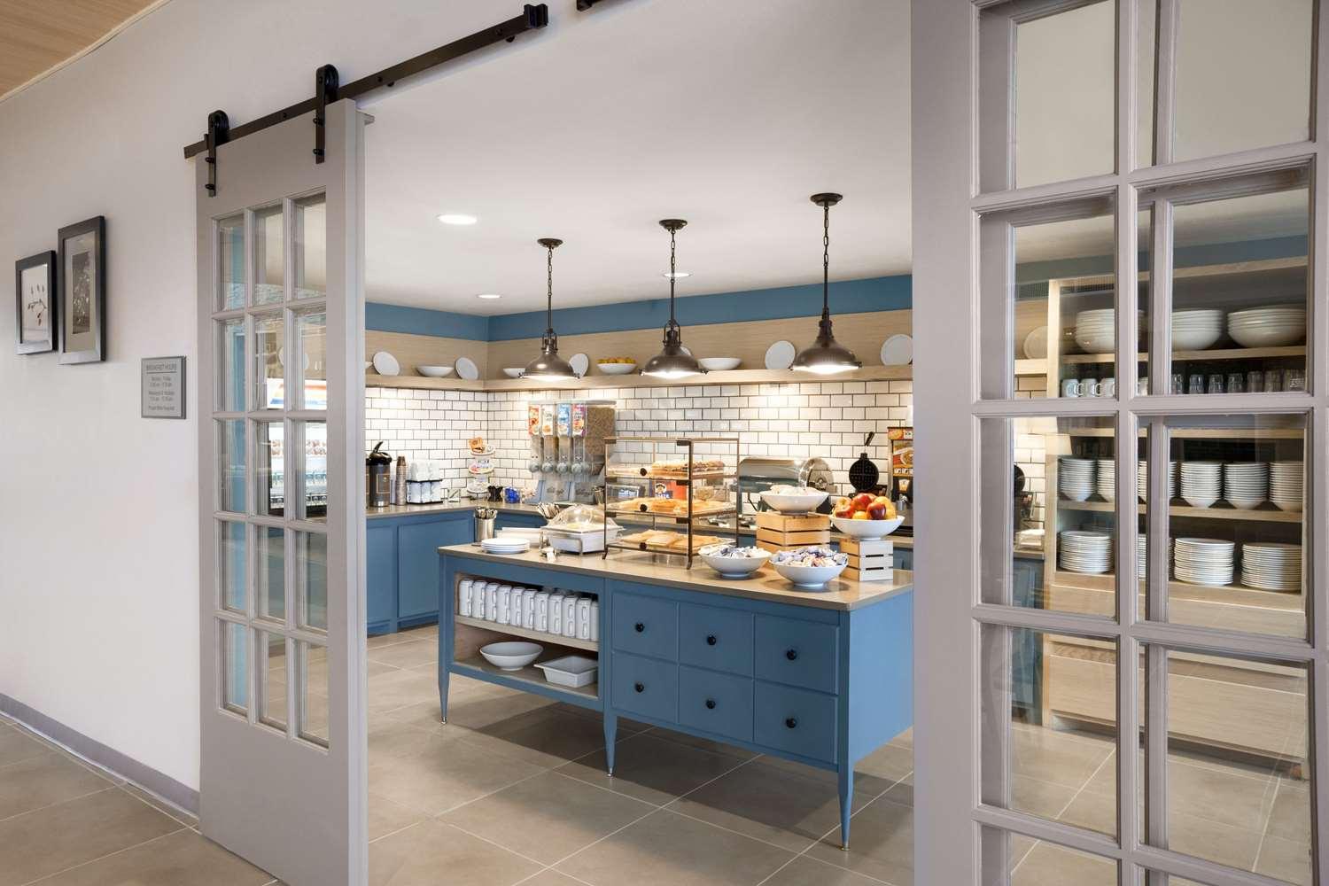 Restaurant Country Inn & Suites by Radisson, Germantown, WI