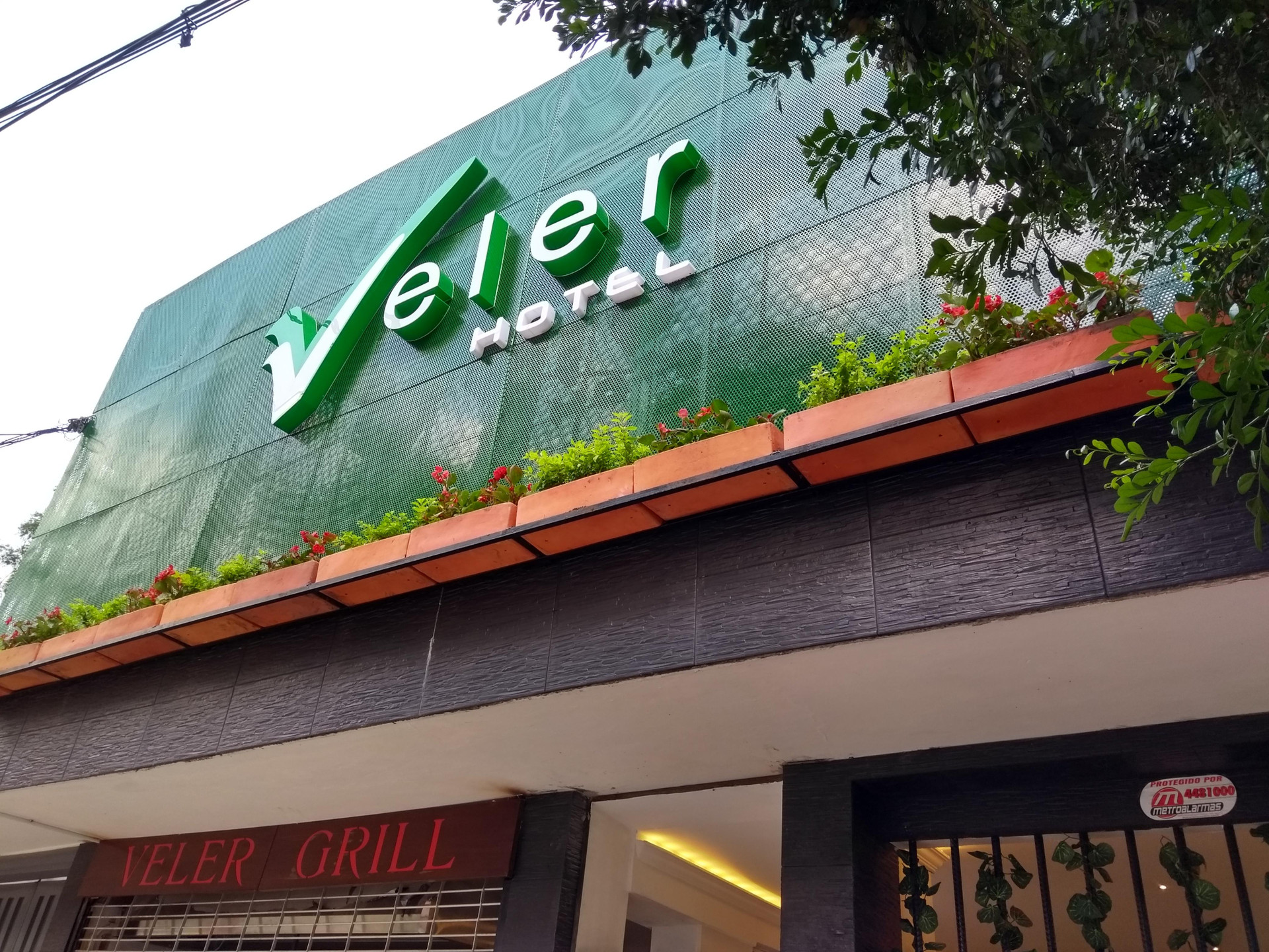 Vista Exterior Hotel Veler