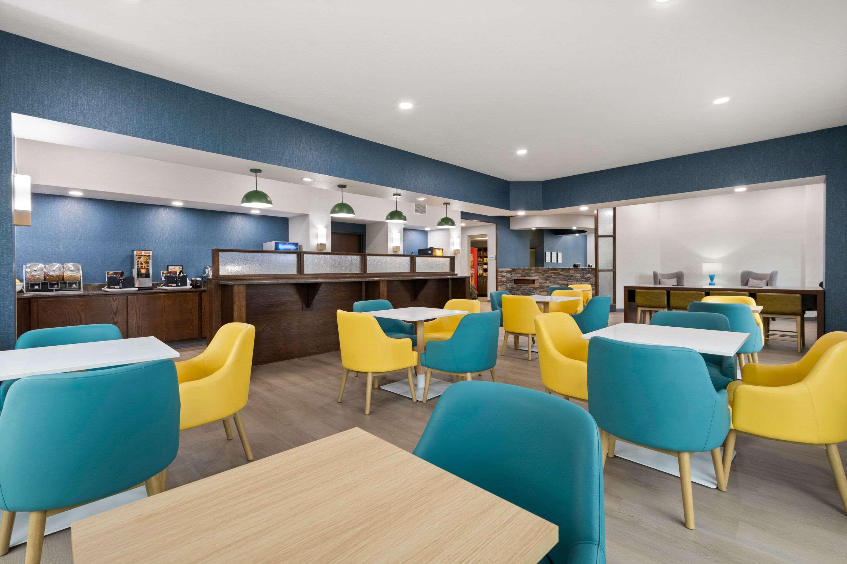 Restaurant Comfort Suites Hudson I-94