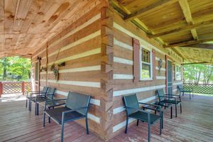 Renta temporal - Spacious Yard + Fire Pit: Afton Family Cabin!