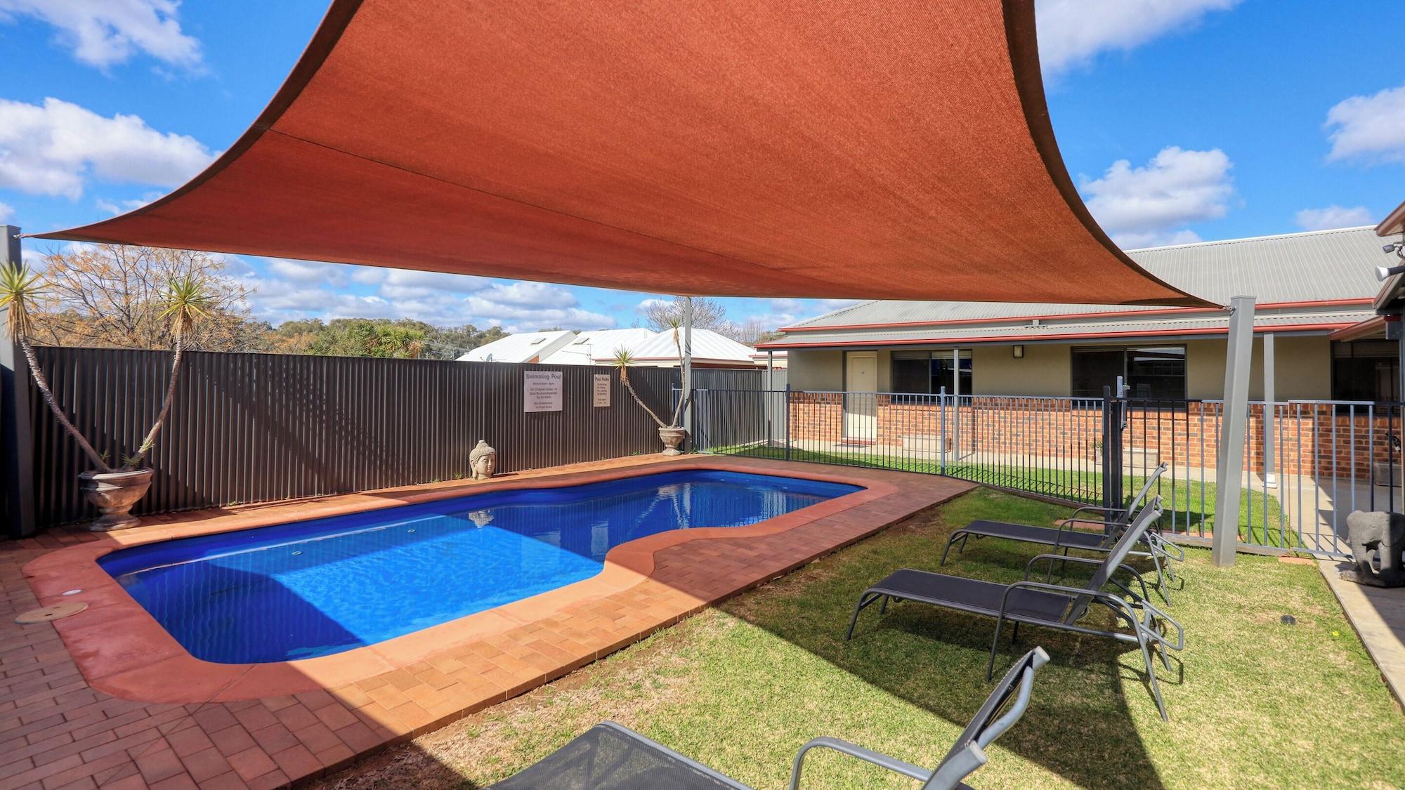 Vista Piscina Saltbush Motor Inn