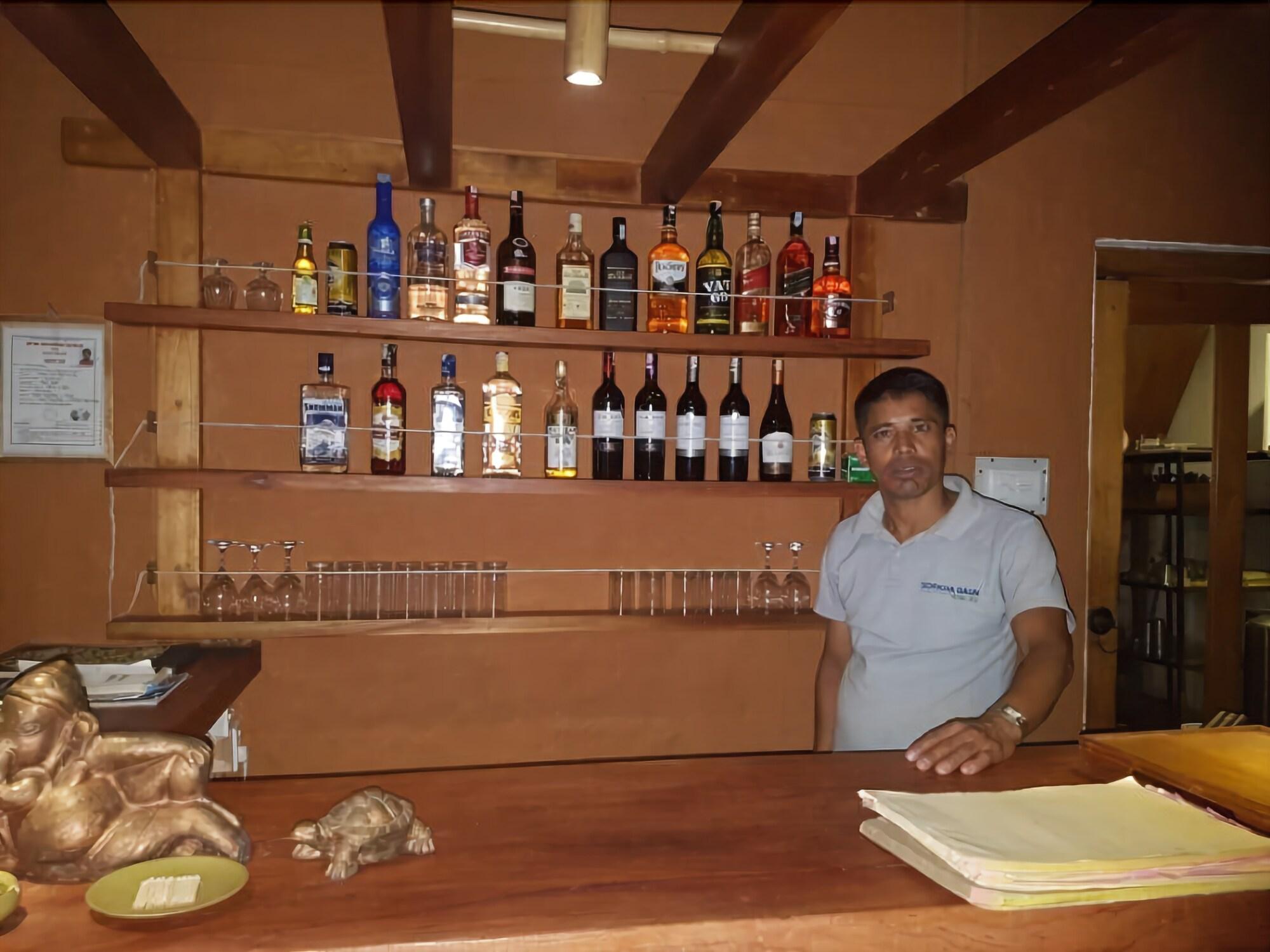Bar/Salón Gorkha Gaun Resort