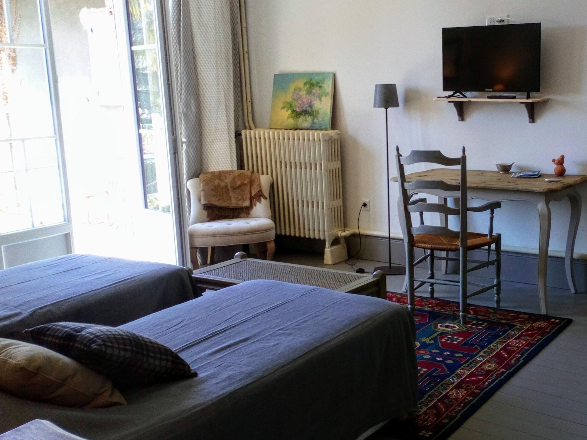 Comodidades del Alojamiento Maison Jaffran, Suite en Ville