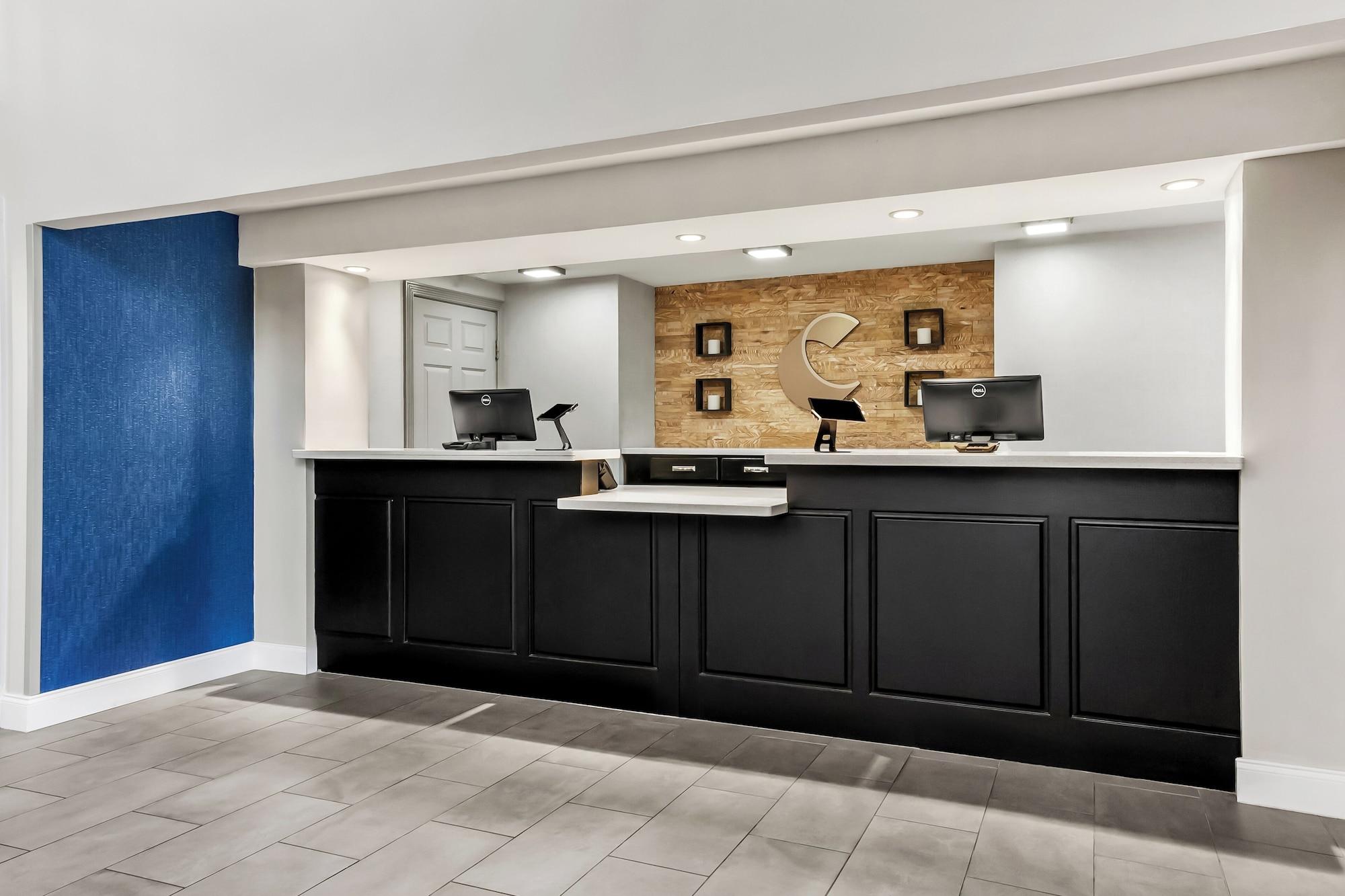 Vista Lobby Comfort Inn & Suites Nashville Near Tanger Outlets  I-24 Antioch