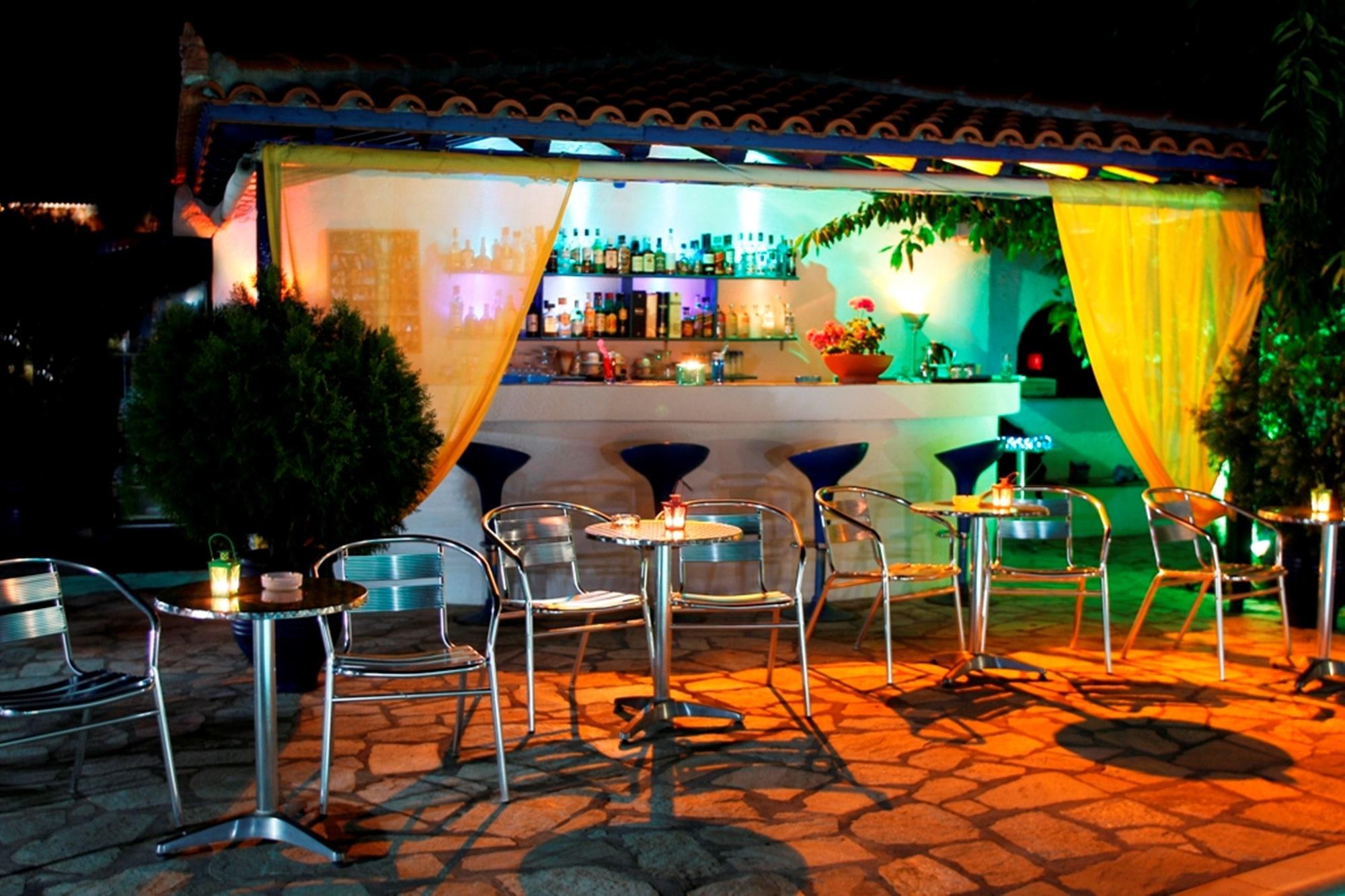 Bar/Salón Artemis Bungalows