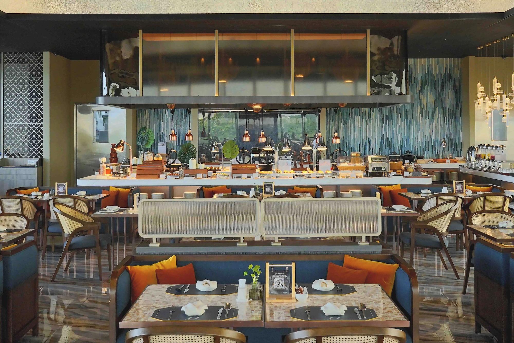 Restaurant Oakwood Hotel & Apartments Grand Batam