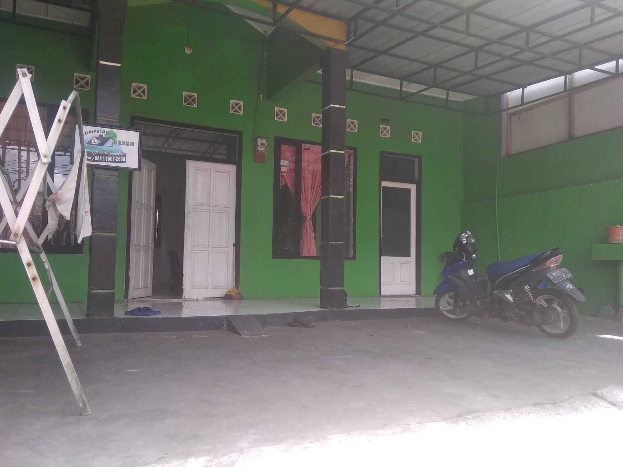 Vista Exterior Capital O 92080 Green Home Stay