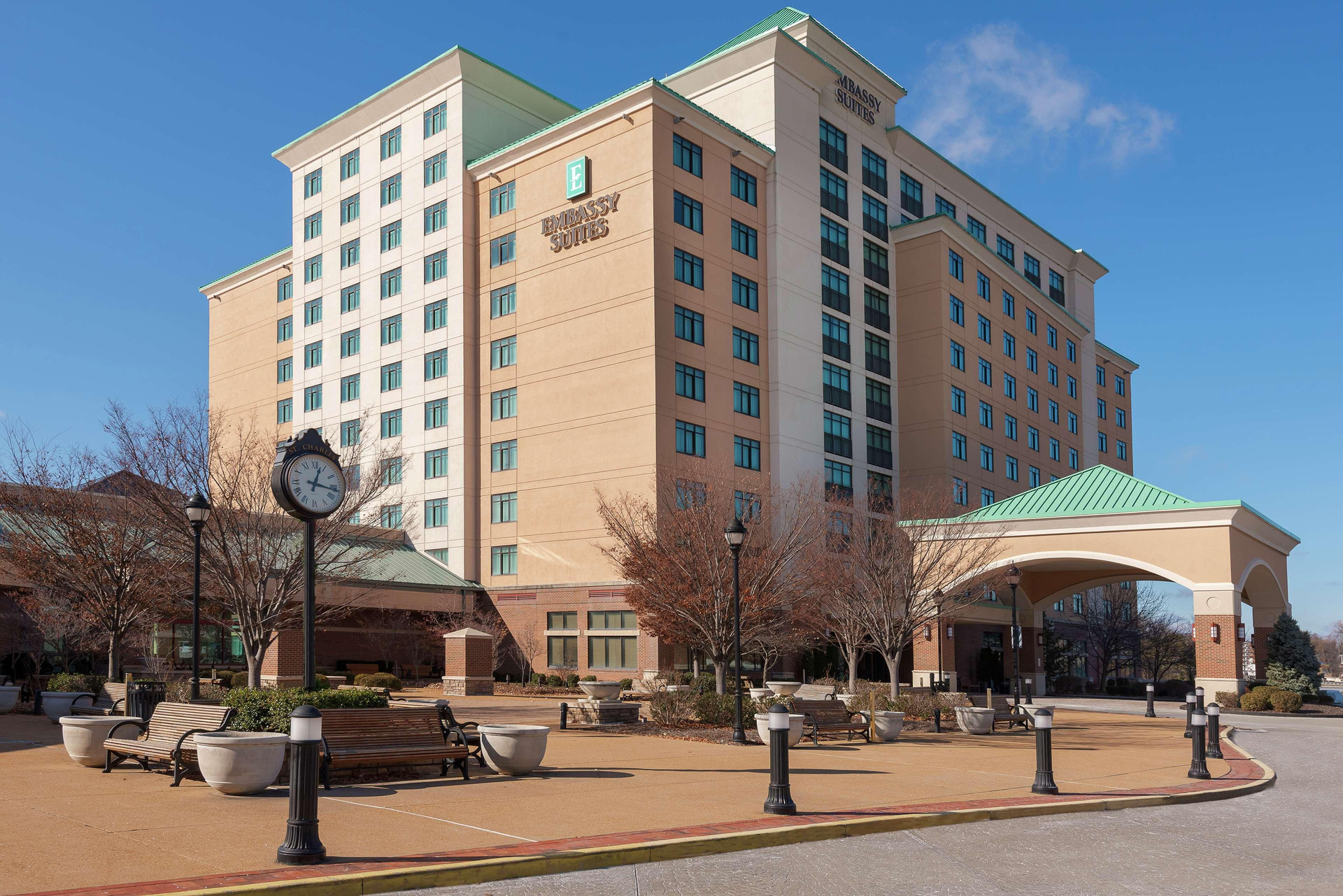 Vista Exterior Embassy Suites by Hilton St. Louis St. Charles