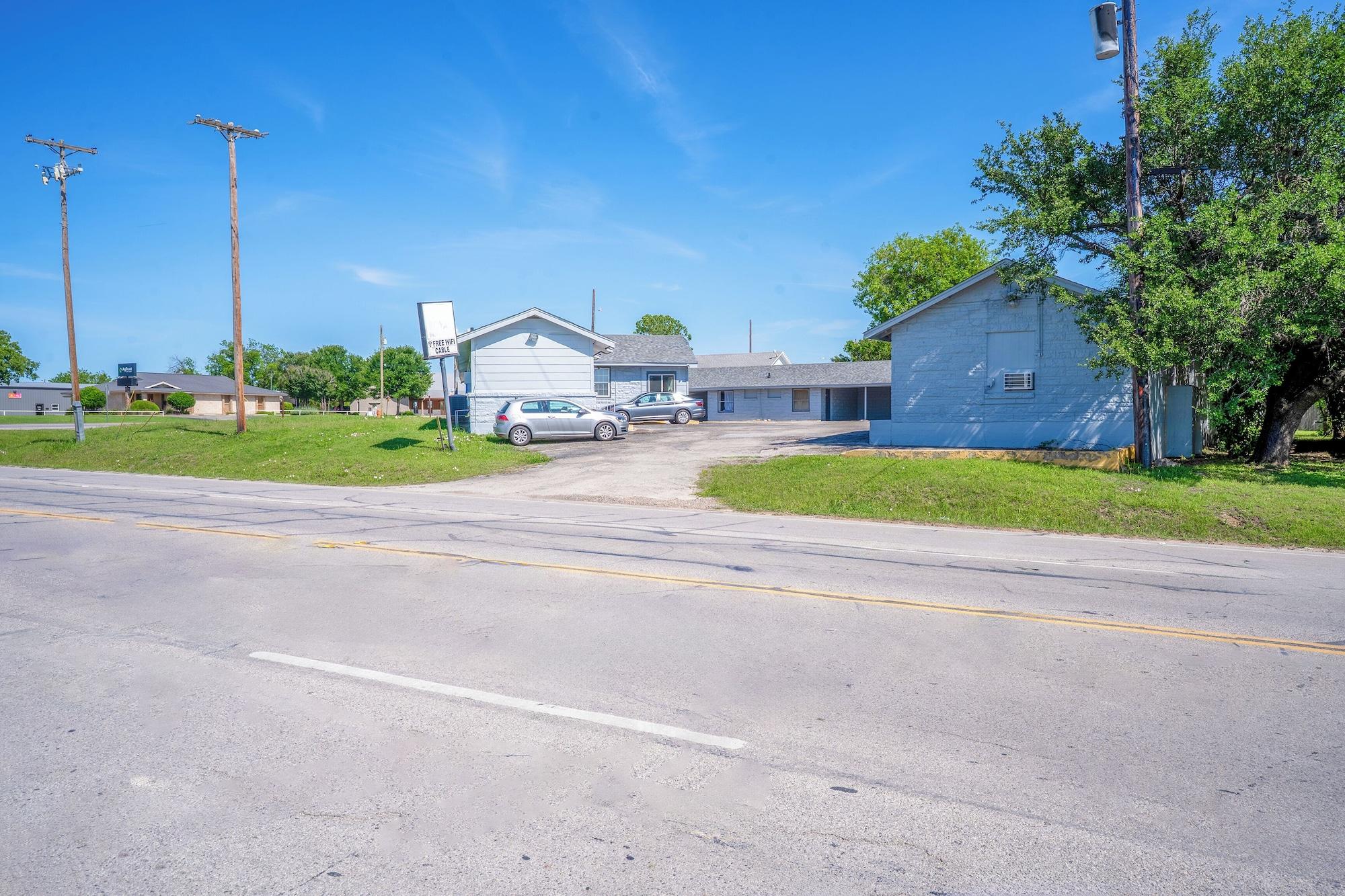 Varios Royal Inn by OYO