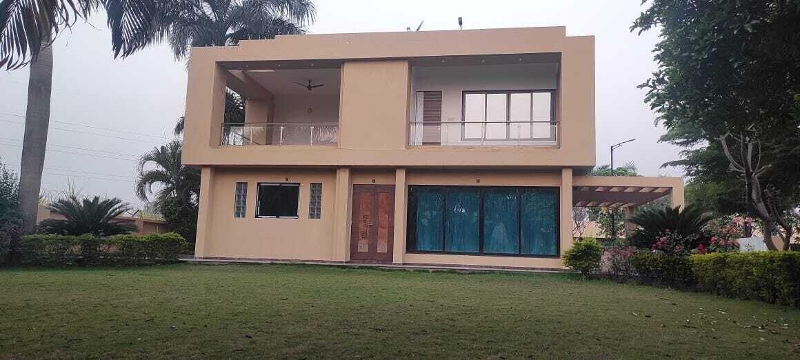 Varios Chandanvan Club & Resort