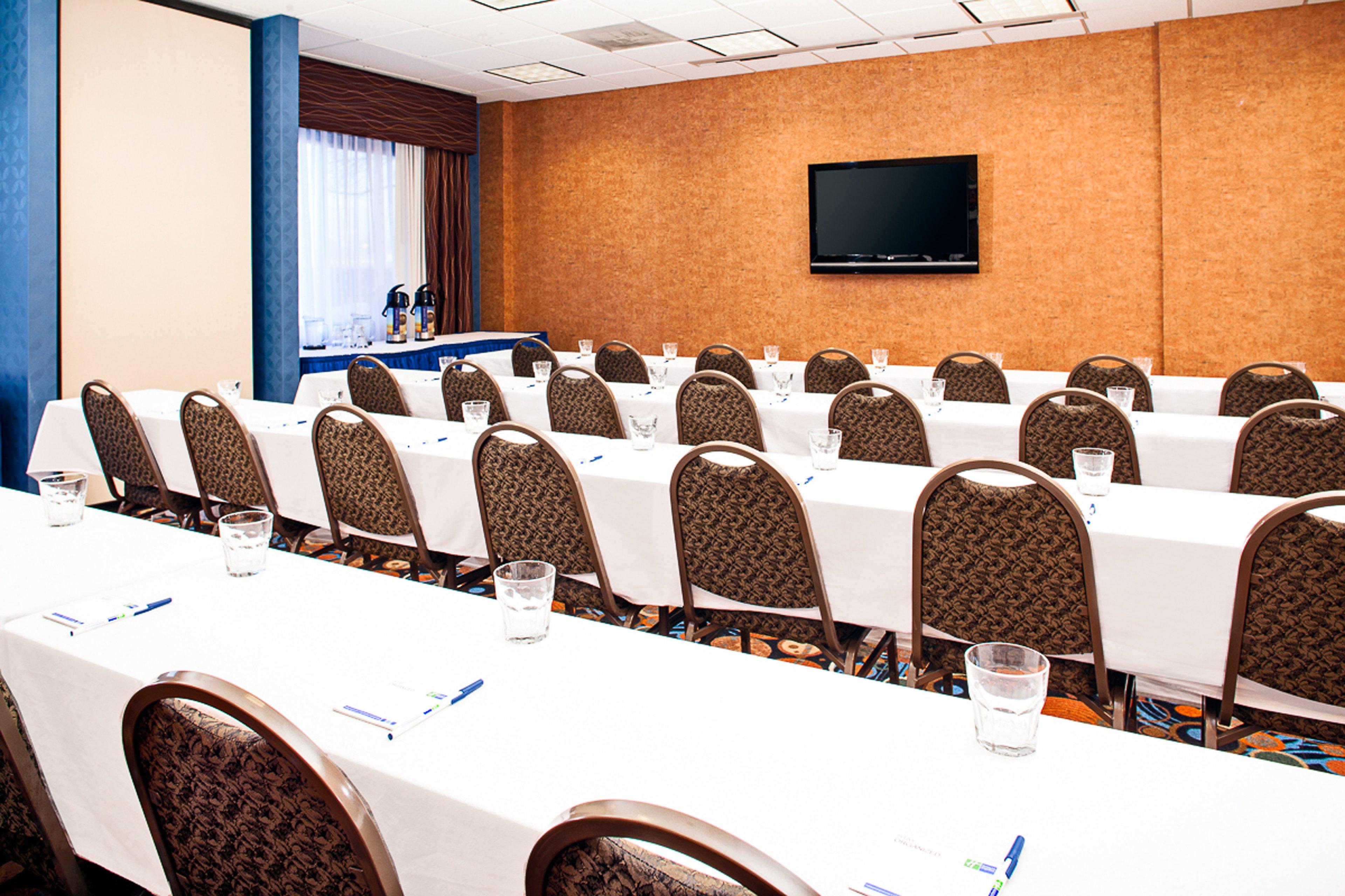 Centro de Negocios Holiday Inn Express & Suites Coralville