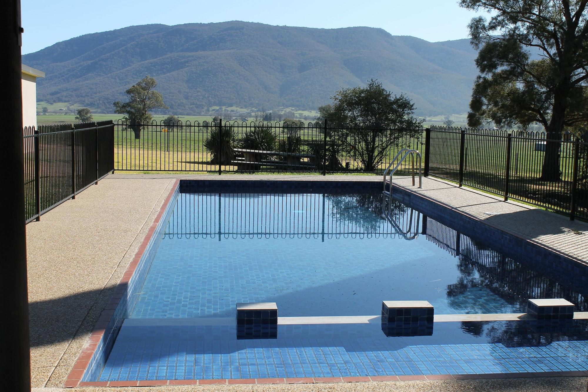 Varios Mountain View Motel Corryong