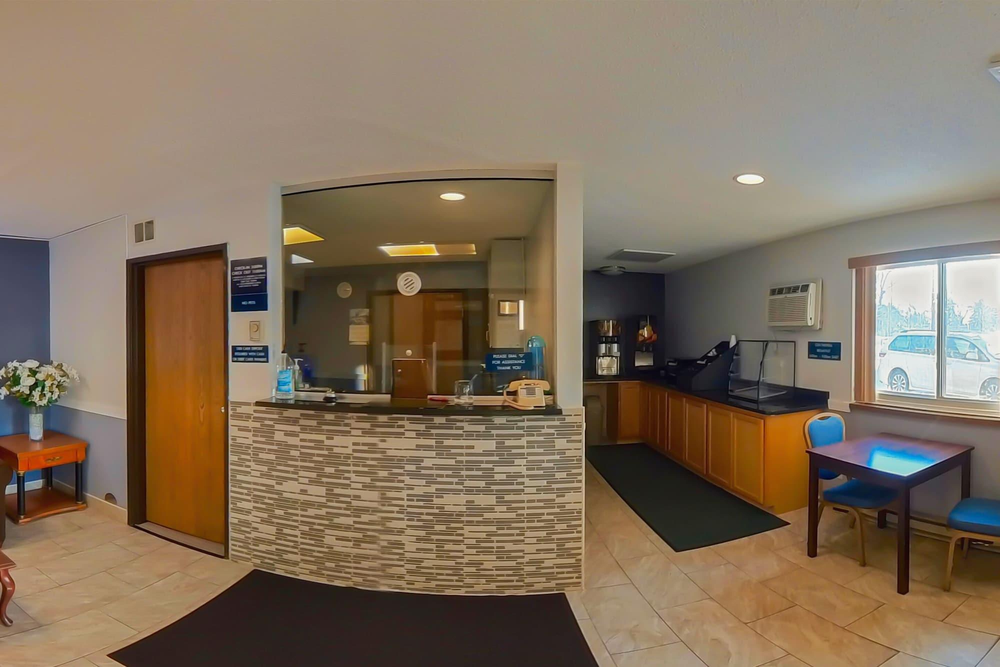 Vista Lobby Coratel Inn & Suites by Jasper Hastings