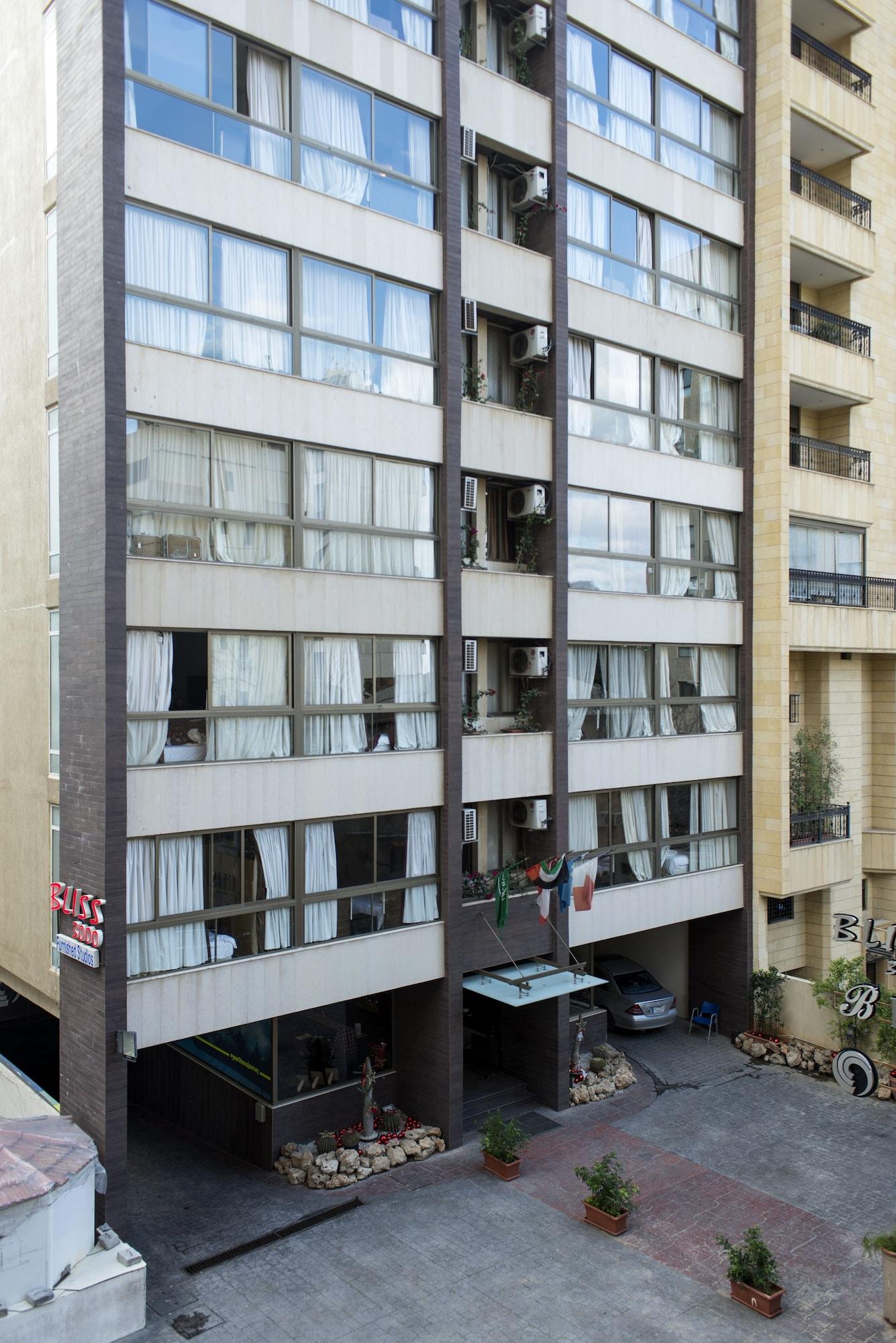 Vista Exterior Bliss 3000 Furnished Studios