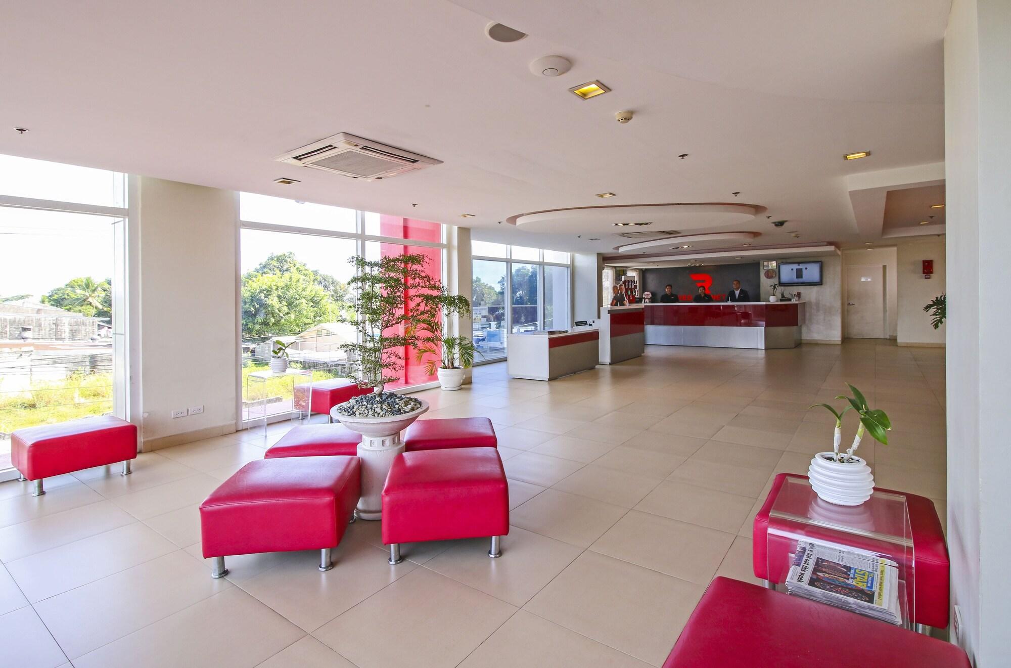 Vista Lobby Red Planet Clark Angeles City