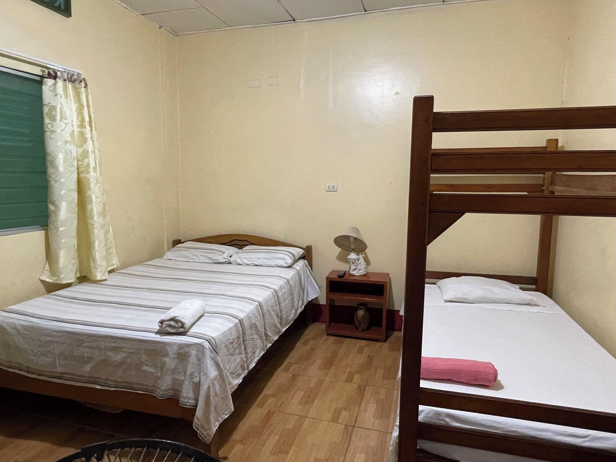 Varios Urcututo House - Hostel