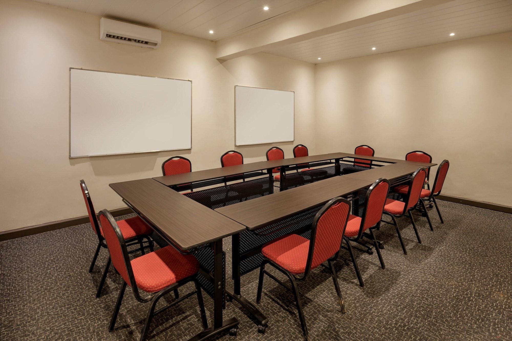Sala de Reuniones Protea Hotel by Marriott Chipata