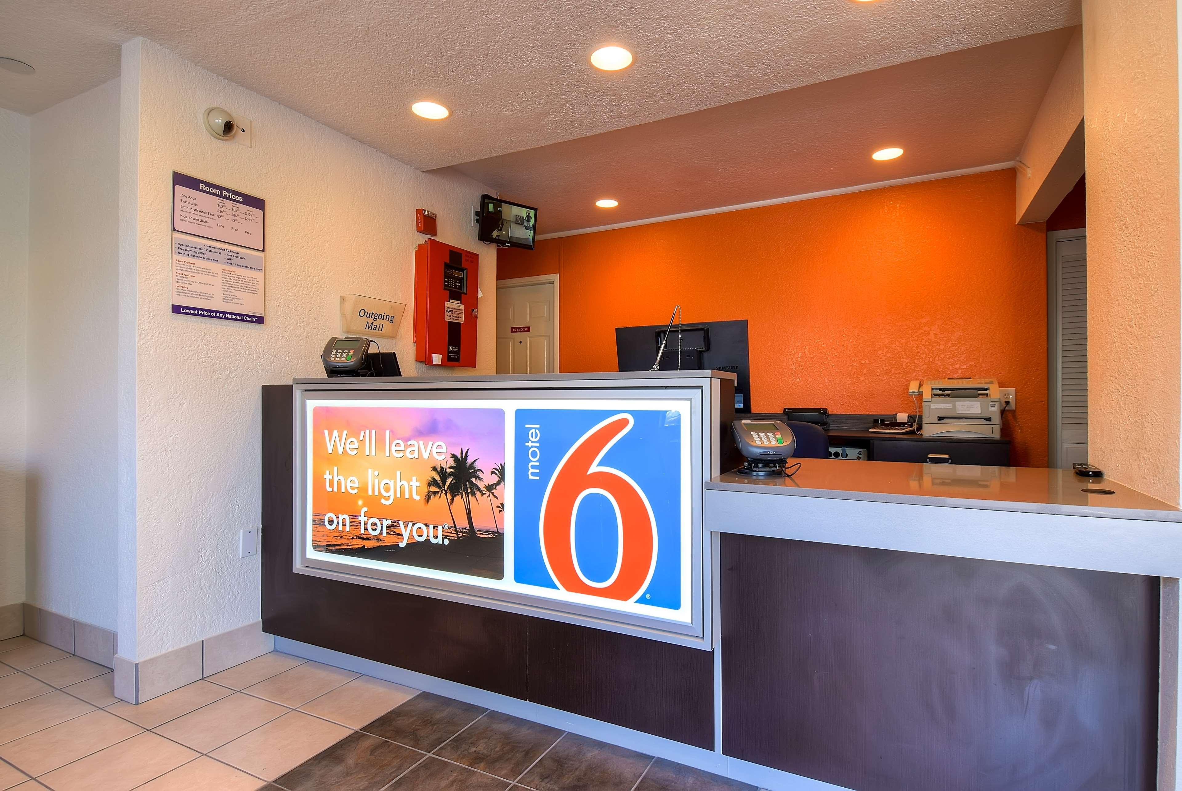 Vista Lobby Motel 6 Rowland Heights, CA - Los Angeles - Pomona