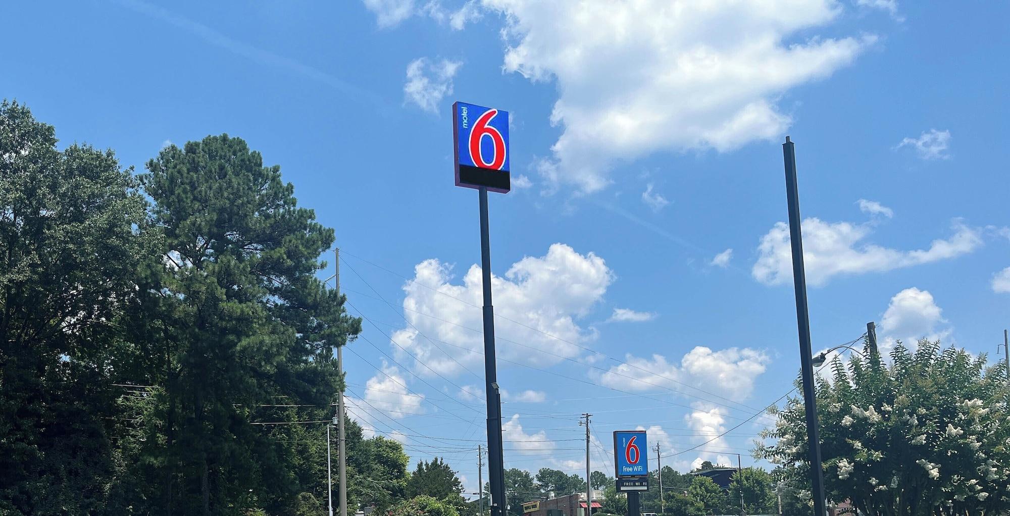 Vista Exterior Motel 6 Atlanta Smyrna / Ballpark