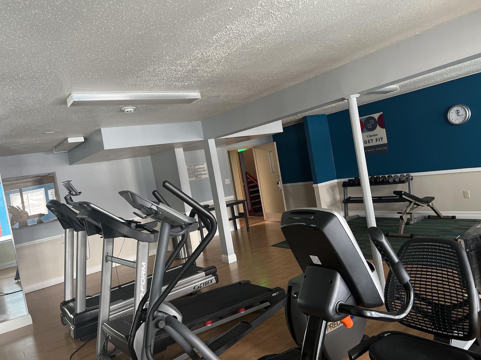 Gimnasio Days Inn & Suites by Wyndham Norton Shores/Muskegon