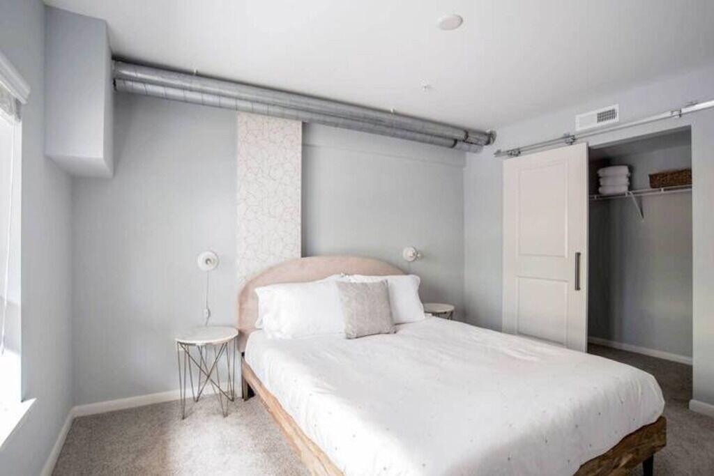 Habitación CozySuites TWO Stylish Apts Monument Cir