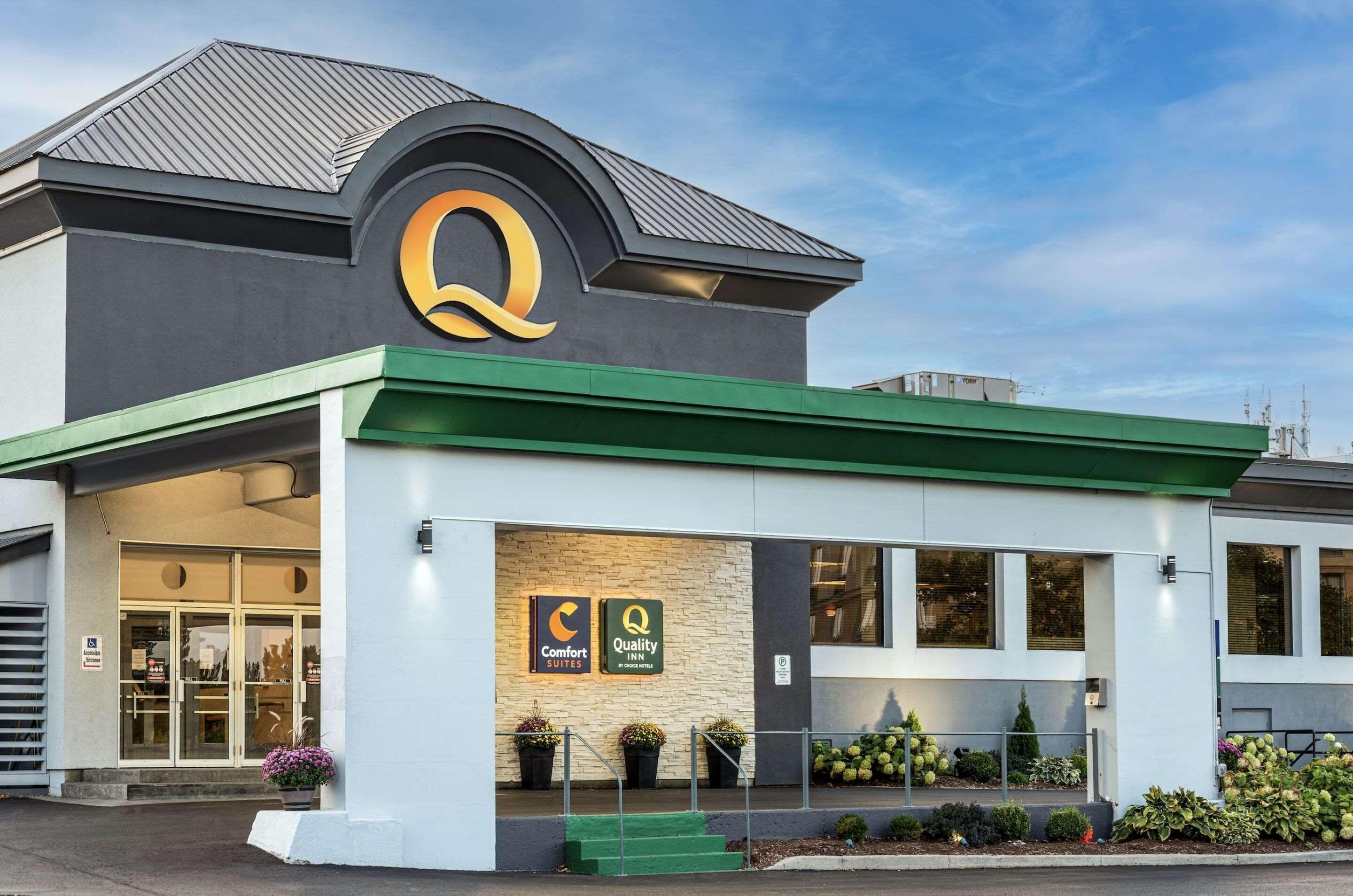 Vista Exterior Quality Inn & Conference Centre Kingston Central