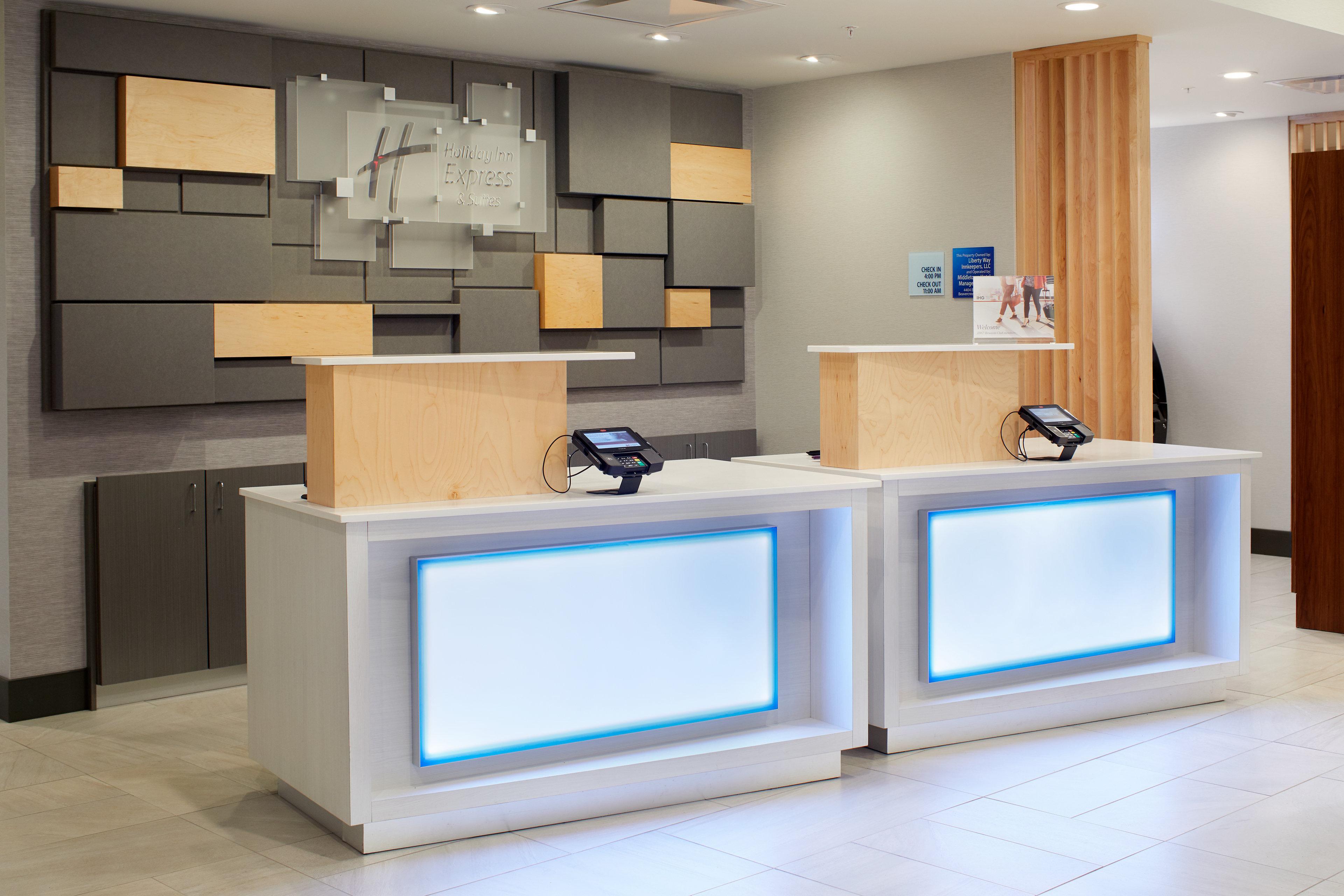 Vista Lobby Holiday Inn Express Cincinnati North Liberty Way