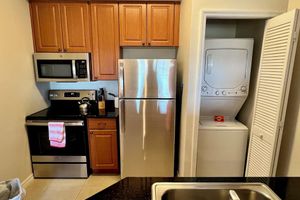 Alojamiento - Premium Universal Studios King Bed Resort Suite, Free Parking,Full Kitchen, Pool