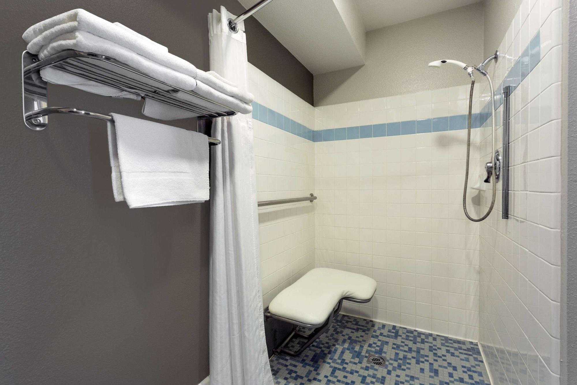 Equipamiento de Habitación Super 8 by Wyndham Fortuna