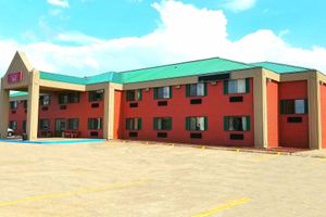 Alojamiento - Travel Inn & Suites