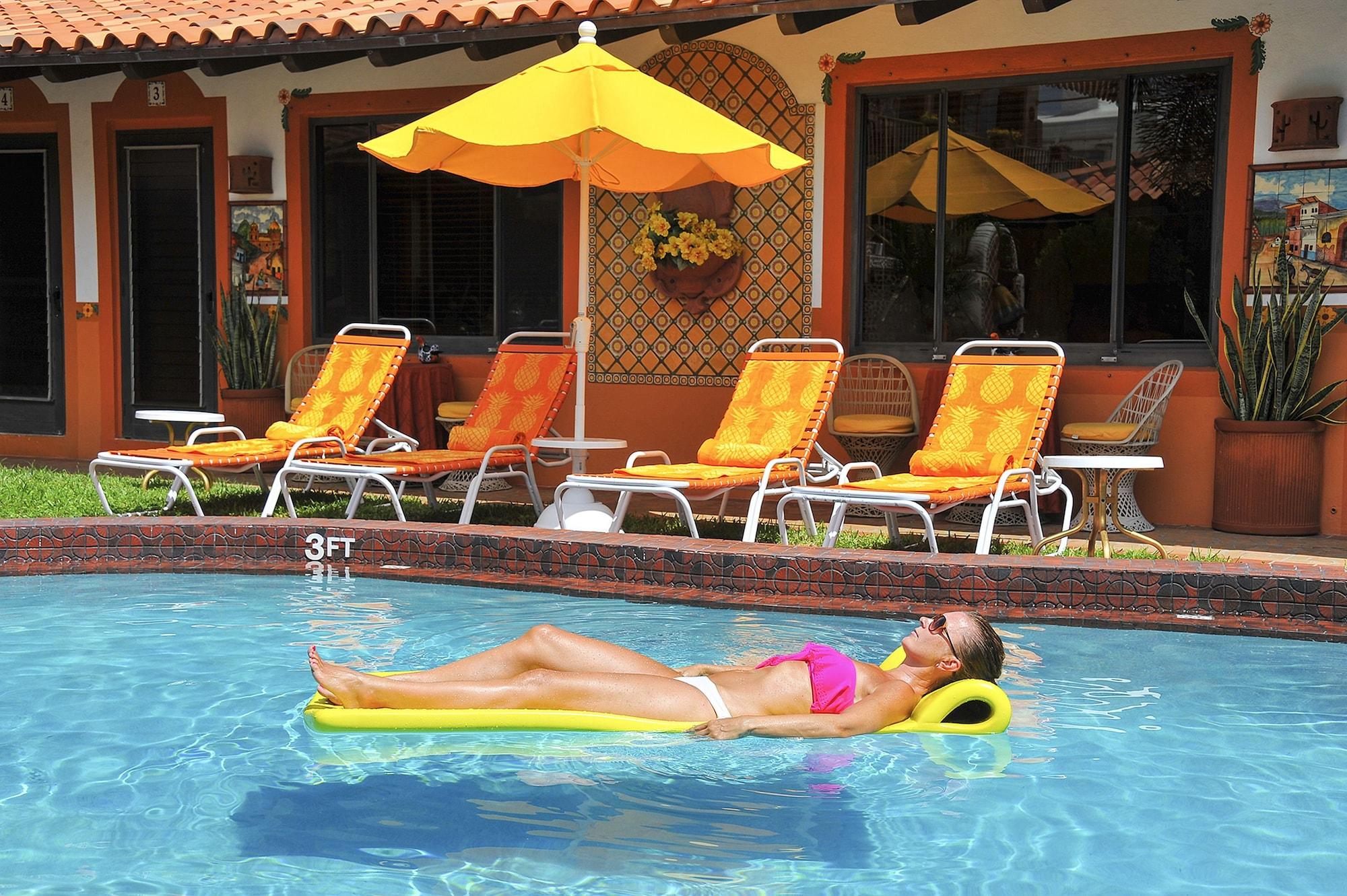 Vista Piscina Blue Seas Courtyard