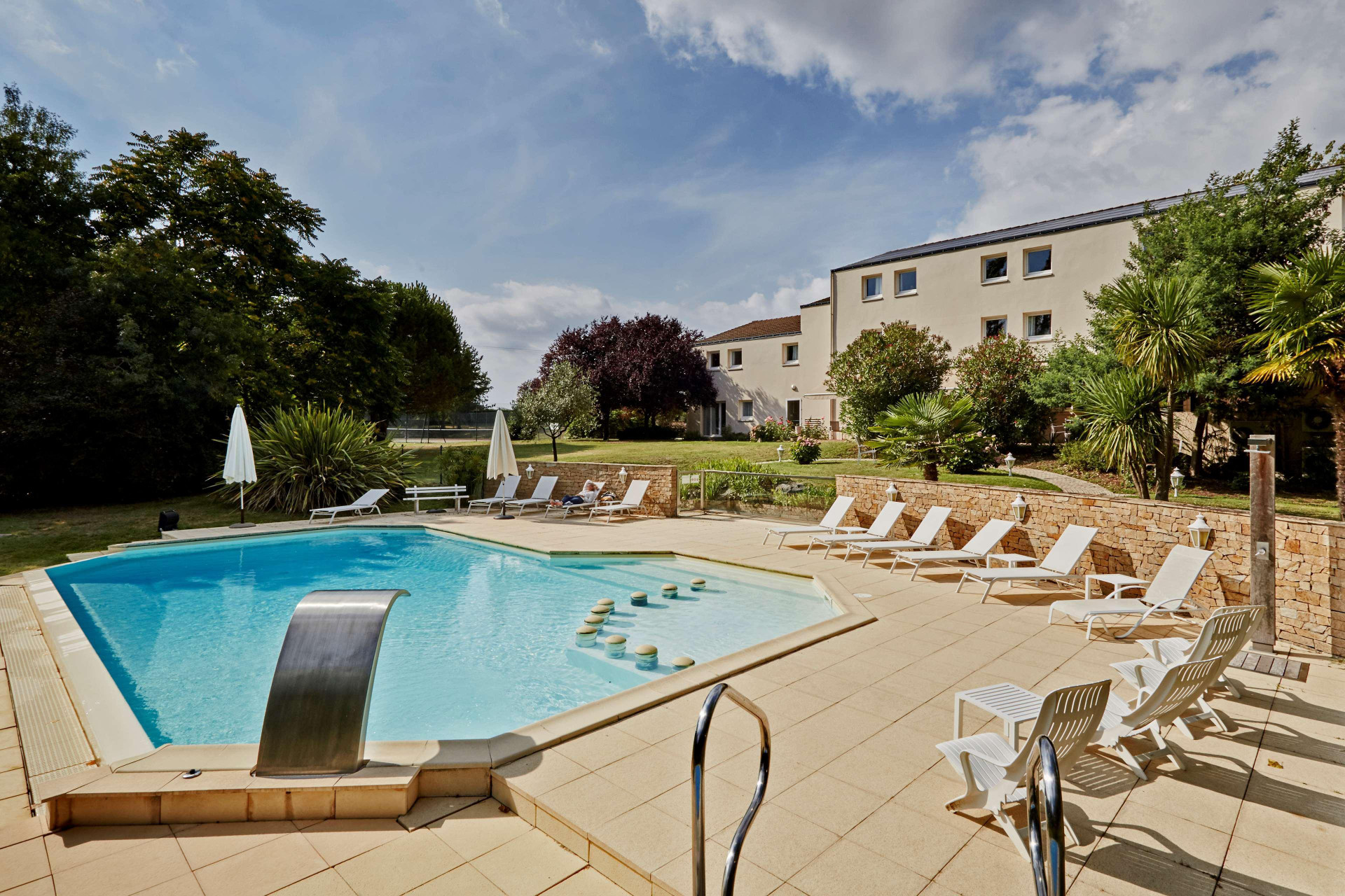 Vista Piscina Kyriad Nantes Sud Bouaye Aéroport
