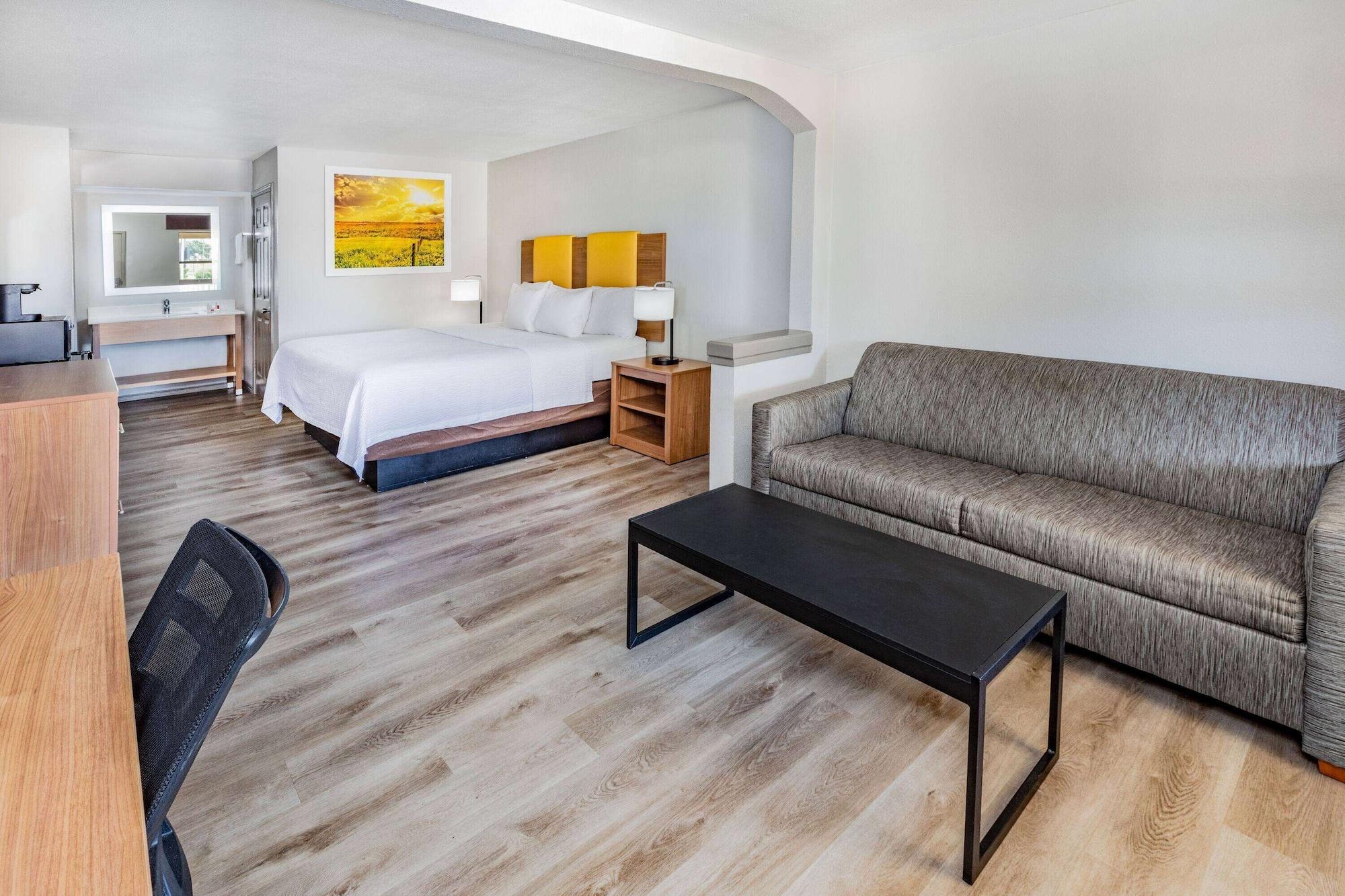 Habitación Days Inn & Suites by Wyndham Huntsville