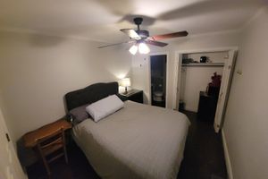 Alquiler Vacacional - Small private bedroom and bathroom unit