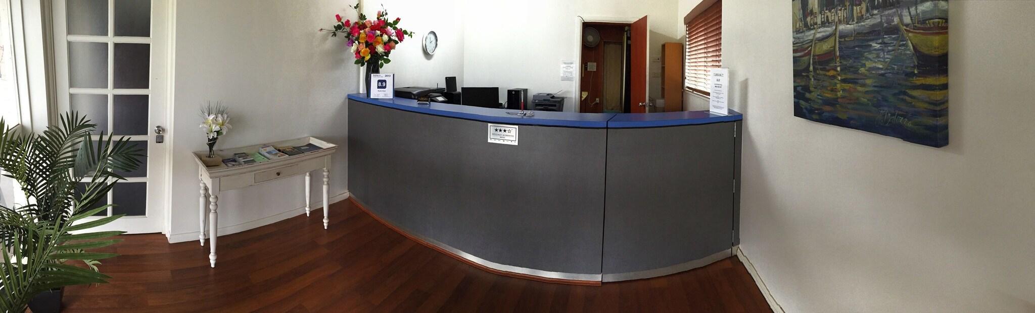 Vista Lobby Mayfair Motel