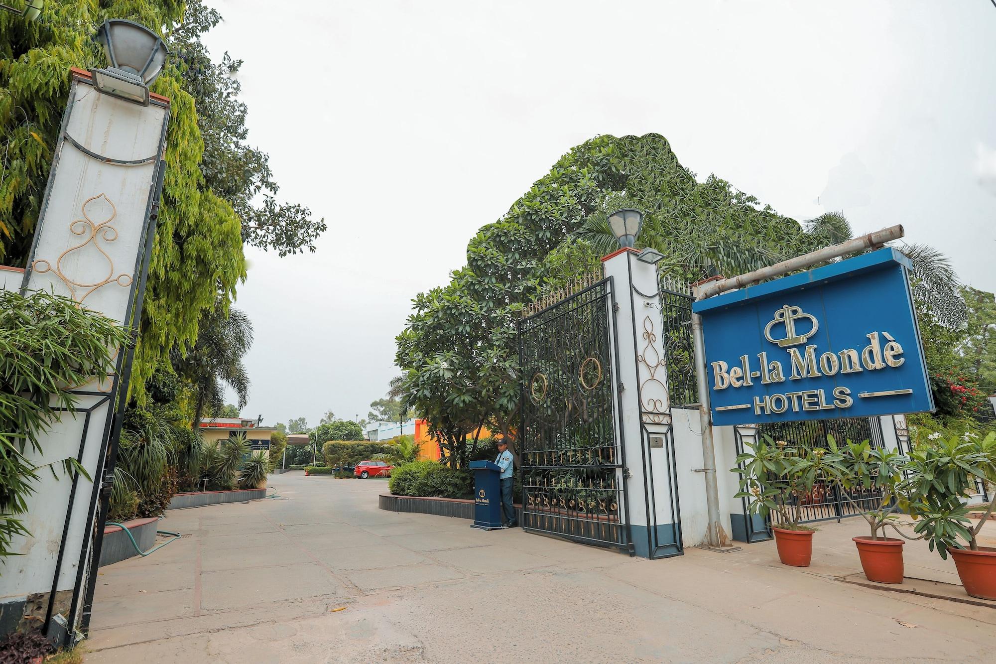 Vista Exterior Bel-La Monde Hotel Chhattarpur South Delhi