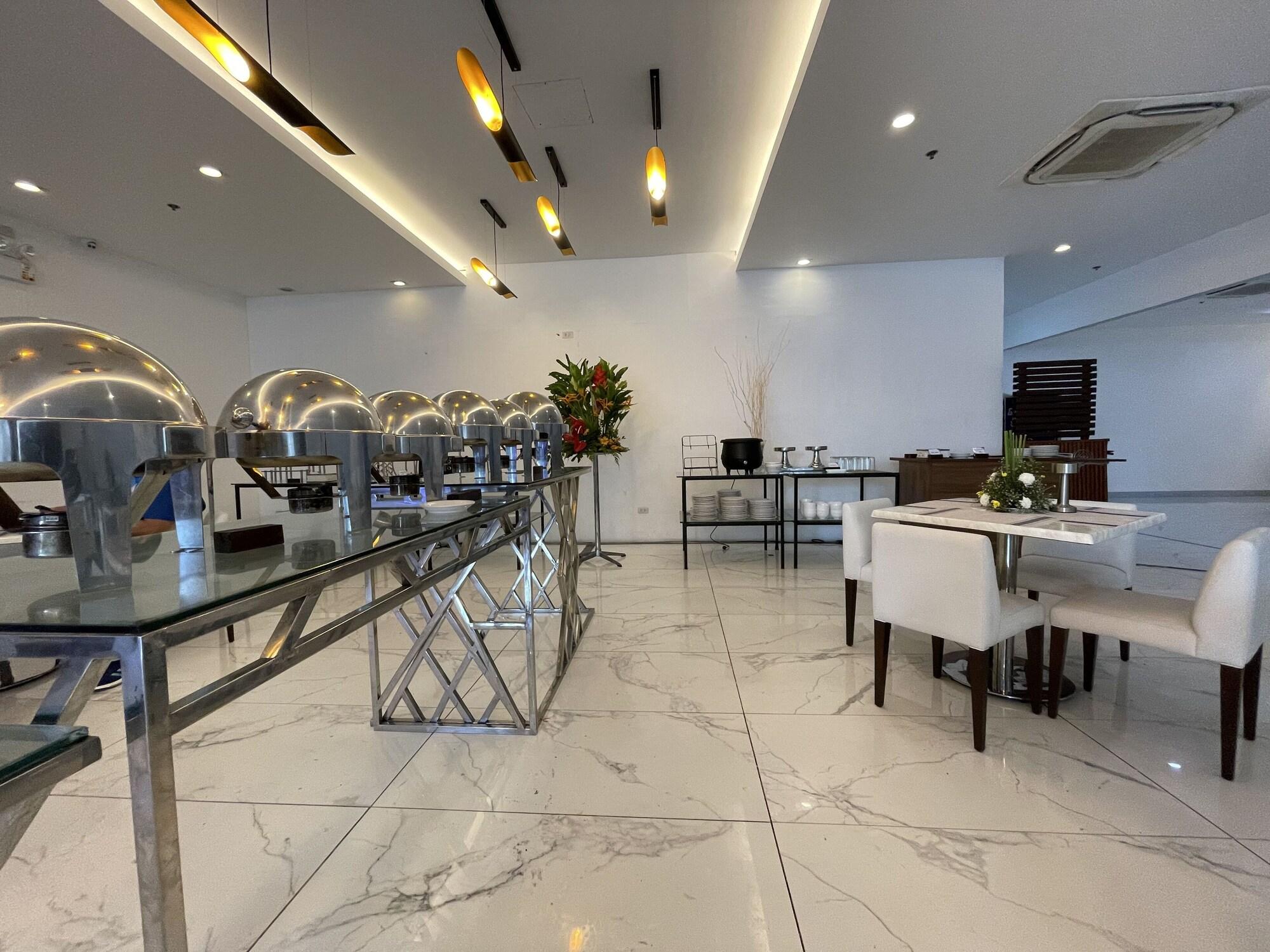 Restaurant The Golden Peak Hotel & Suites powered by Cocotel