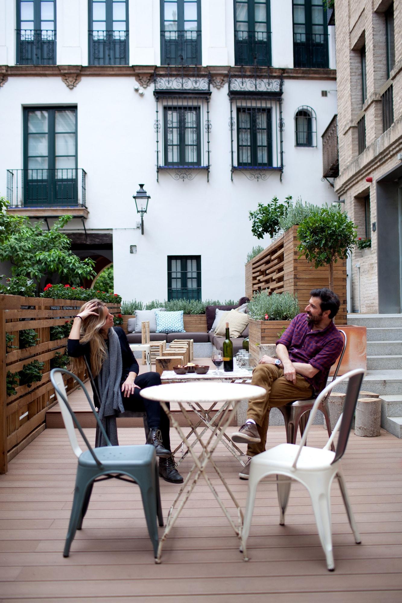Varios TOC Hostel Sevilla