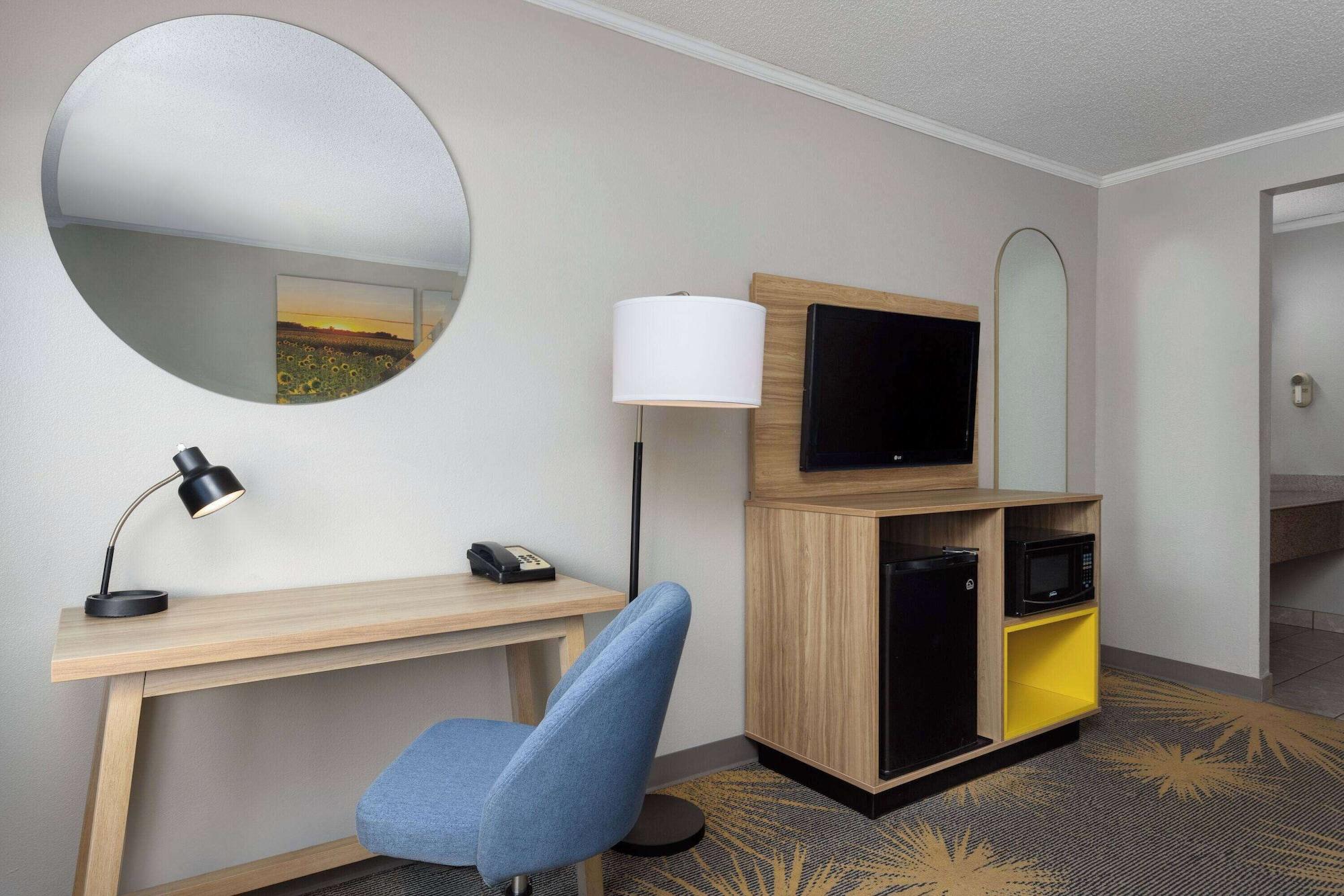 Set de Habitación Days Inn & Suites by Wyndham Kansas City South