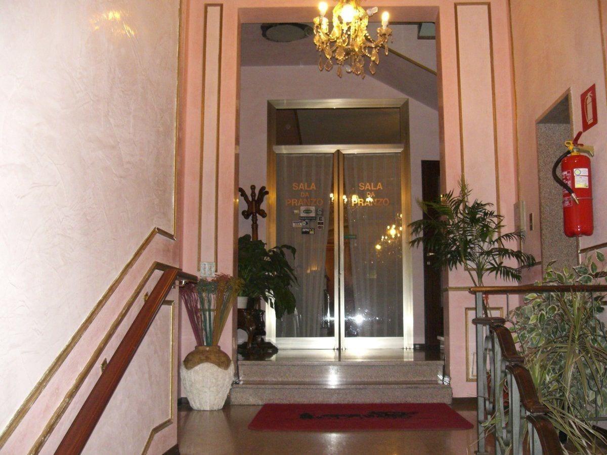 Vista Exterior Albergo Parmigiano