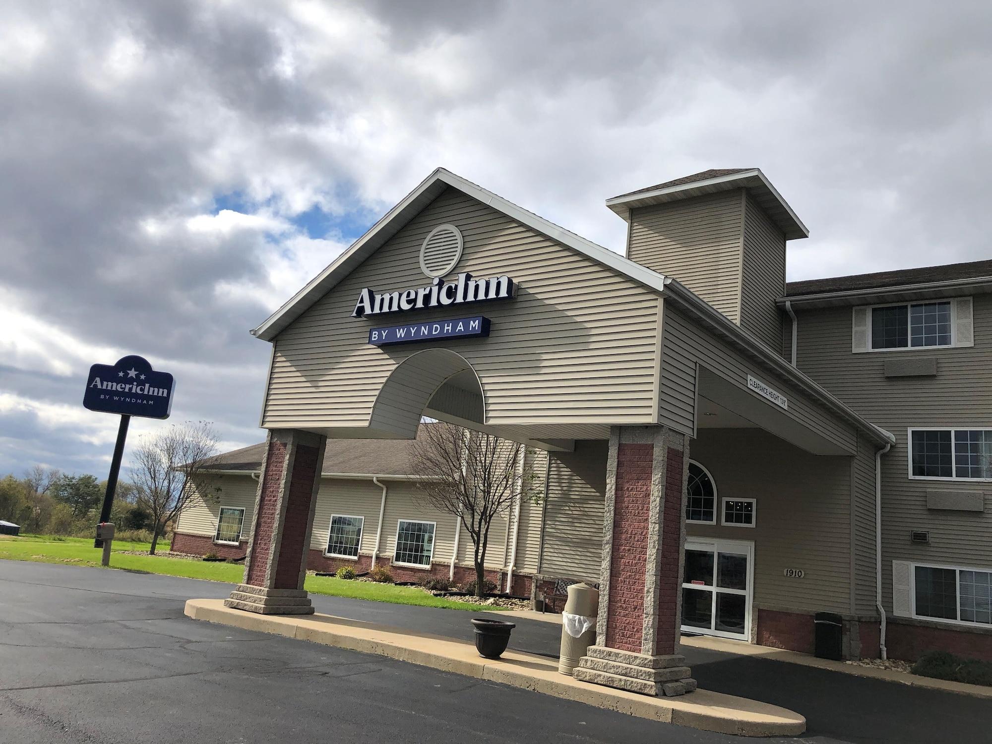Vista Exterior AmericInn by Wyndham Maquoketa