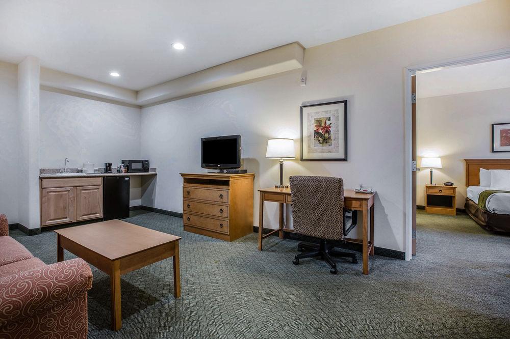 Vista Exterior Comfort Suites Beale Air Force Base Area