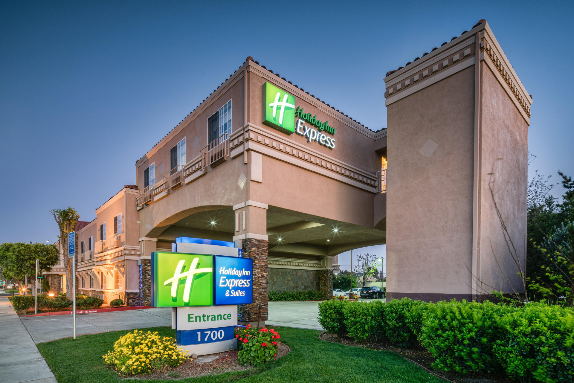 Vista Exterior Holiday Inn Express & Suites Santa Clara by IHG