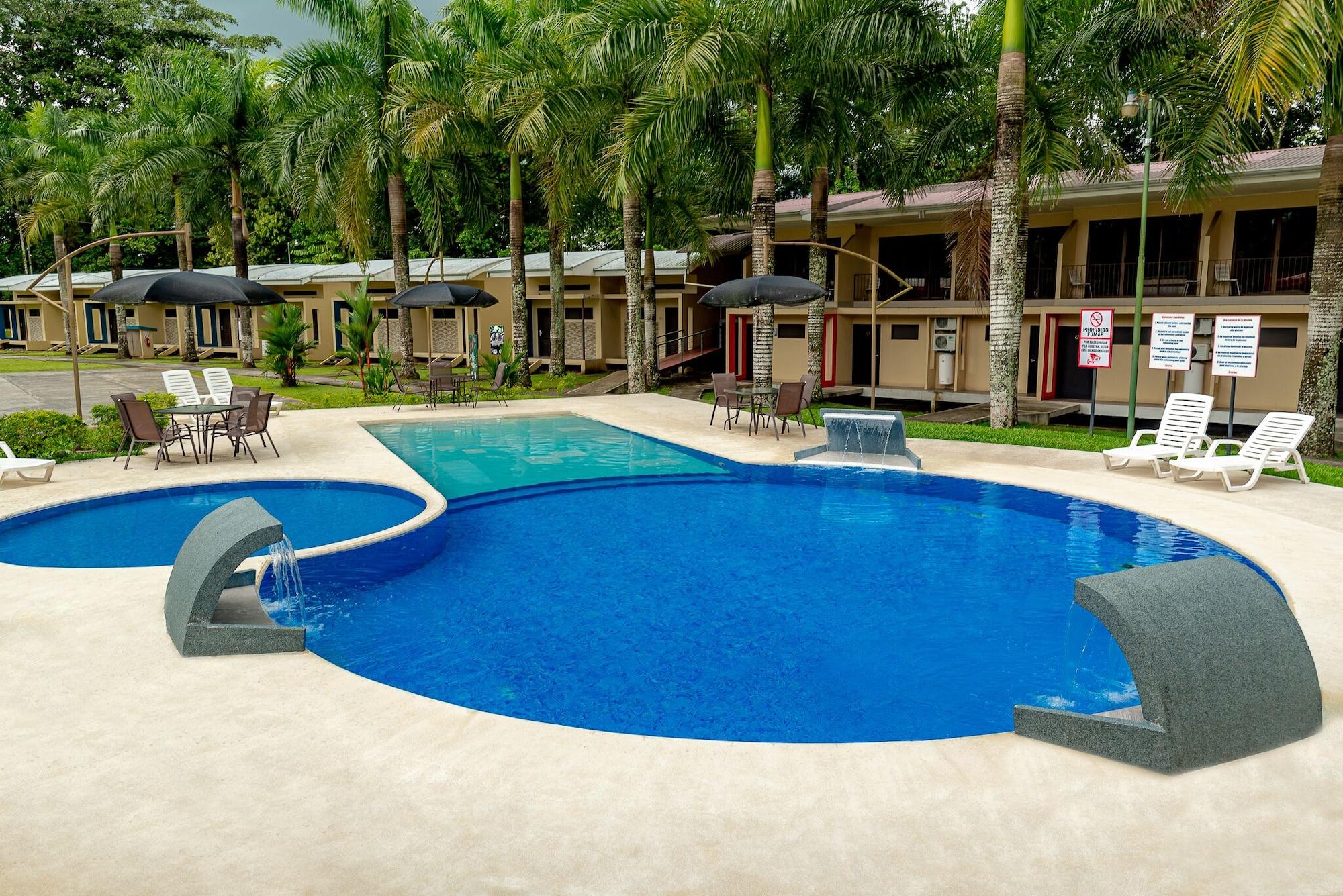 Vista Piscina Hotel Los Ríos