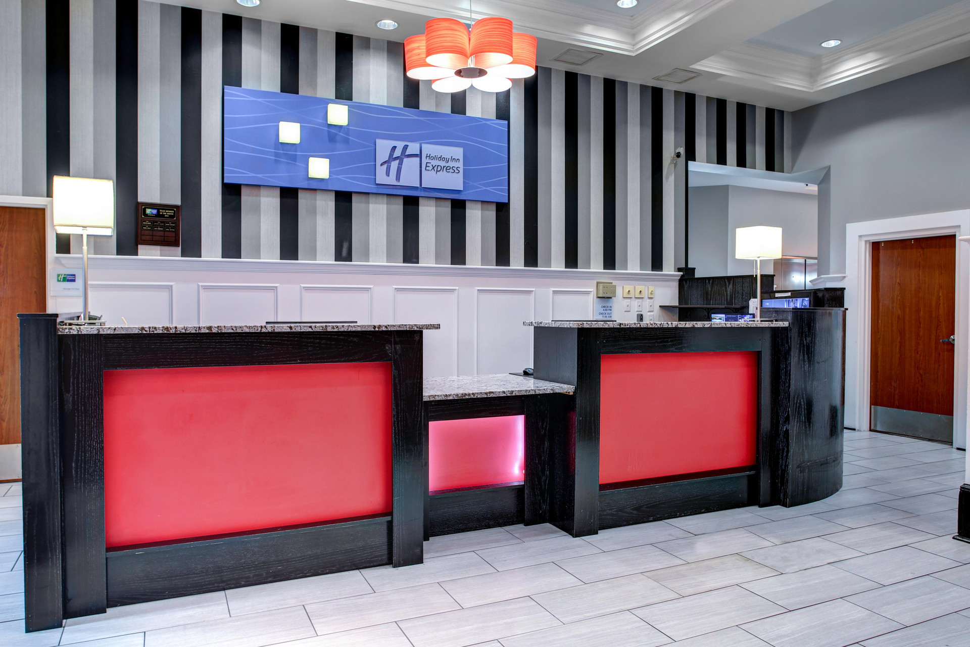 Vista Lobby Holiday Inn Express Hotel & Suites Pittsburgh-South Side by IHG