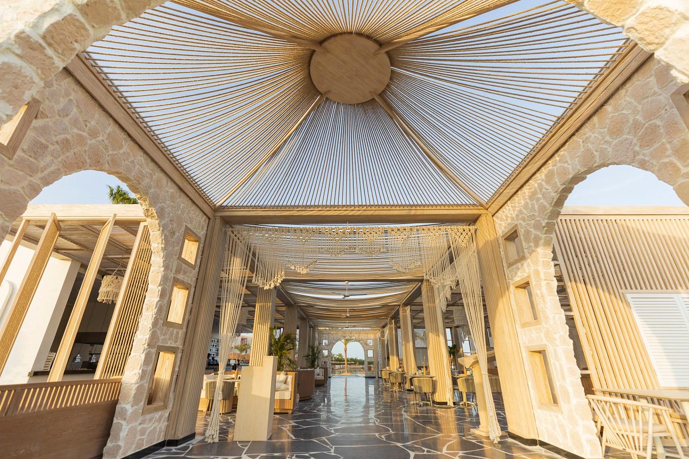 Restaurant Sunrise Crystal Bay Resort -Grand Select-